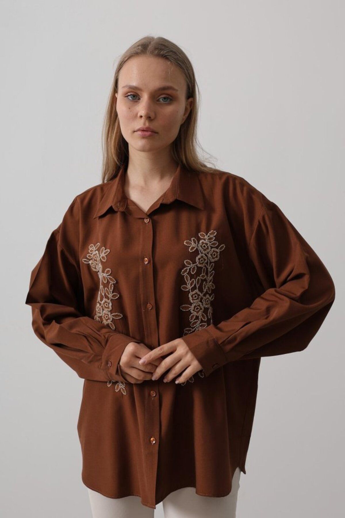 ceylinmoda Boncuk Nakış Detaylı Uzun Gömlek - Kahve