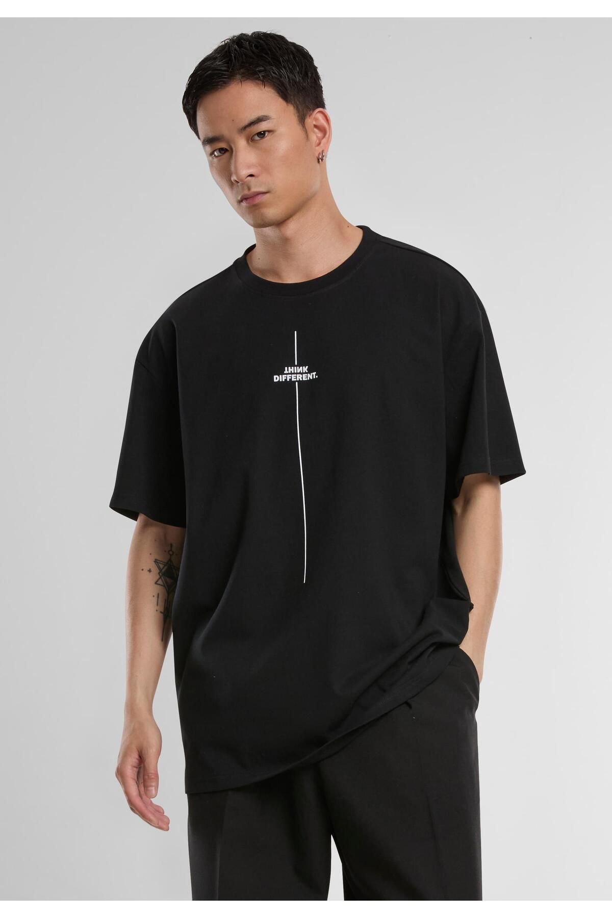 Merchcode-Herren Think Different Heavy Oversized Tee 3