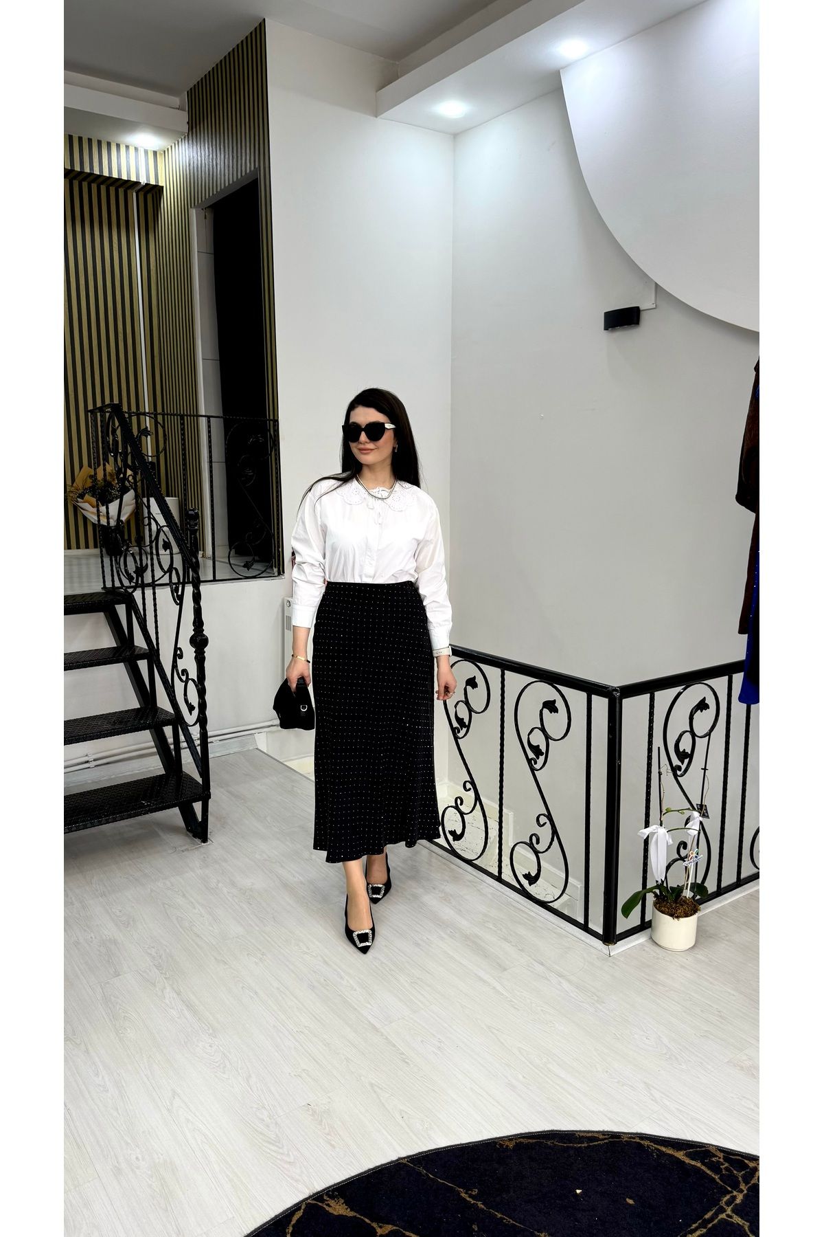 Butik Siyah taşlı poplin kumaş beli lastikli uzun etek