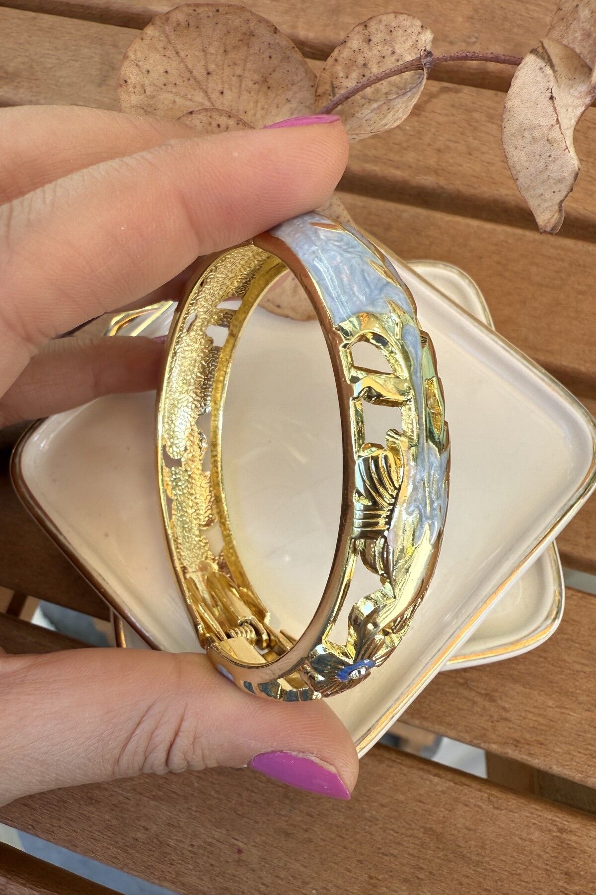 AURA ATELIER Mineli 14K Altın Kaplama Mavi Çiçekli Bilezik 6cm
