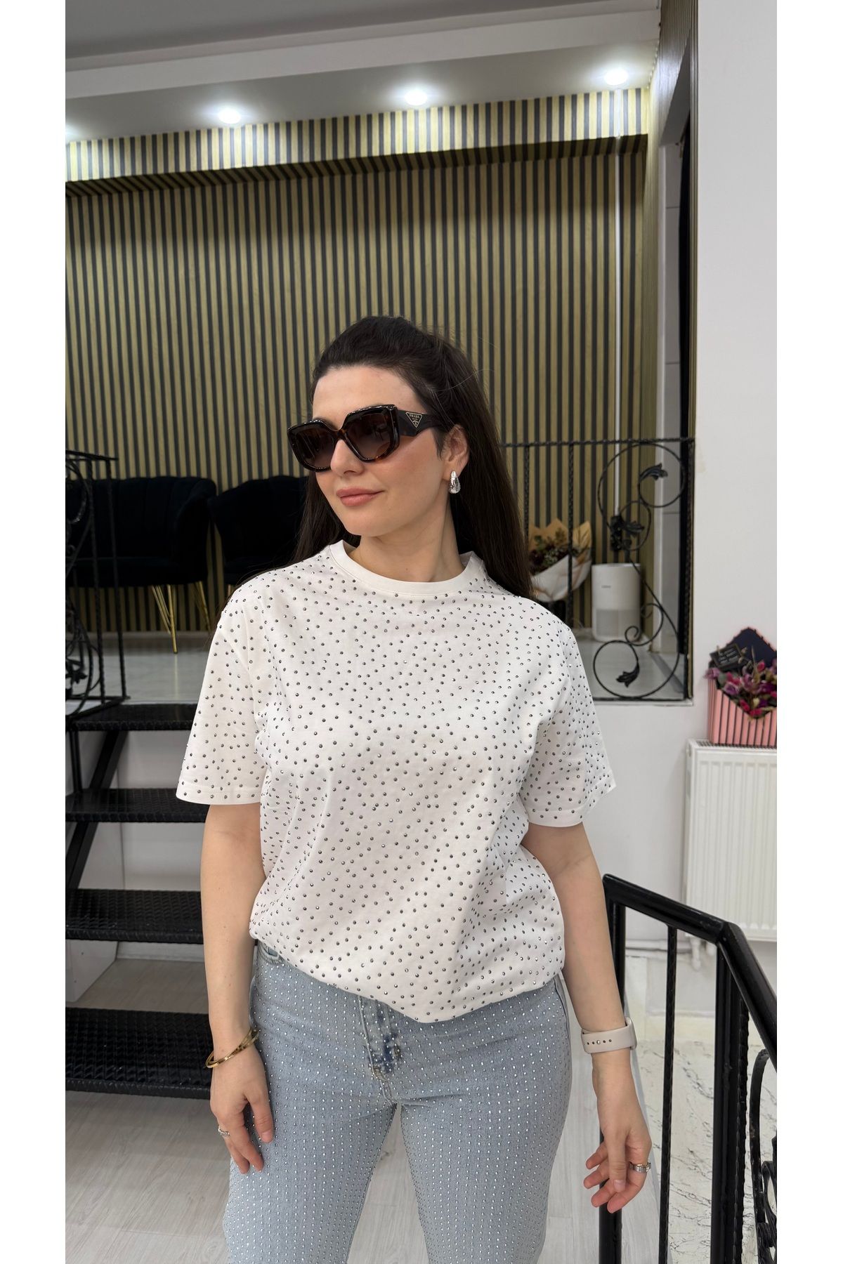 Butik Beyaz taşlı tişört t-shirt