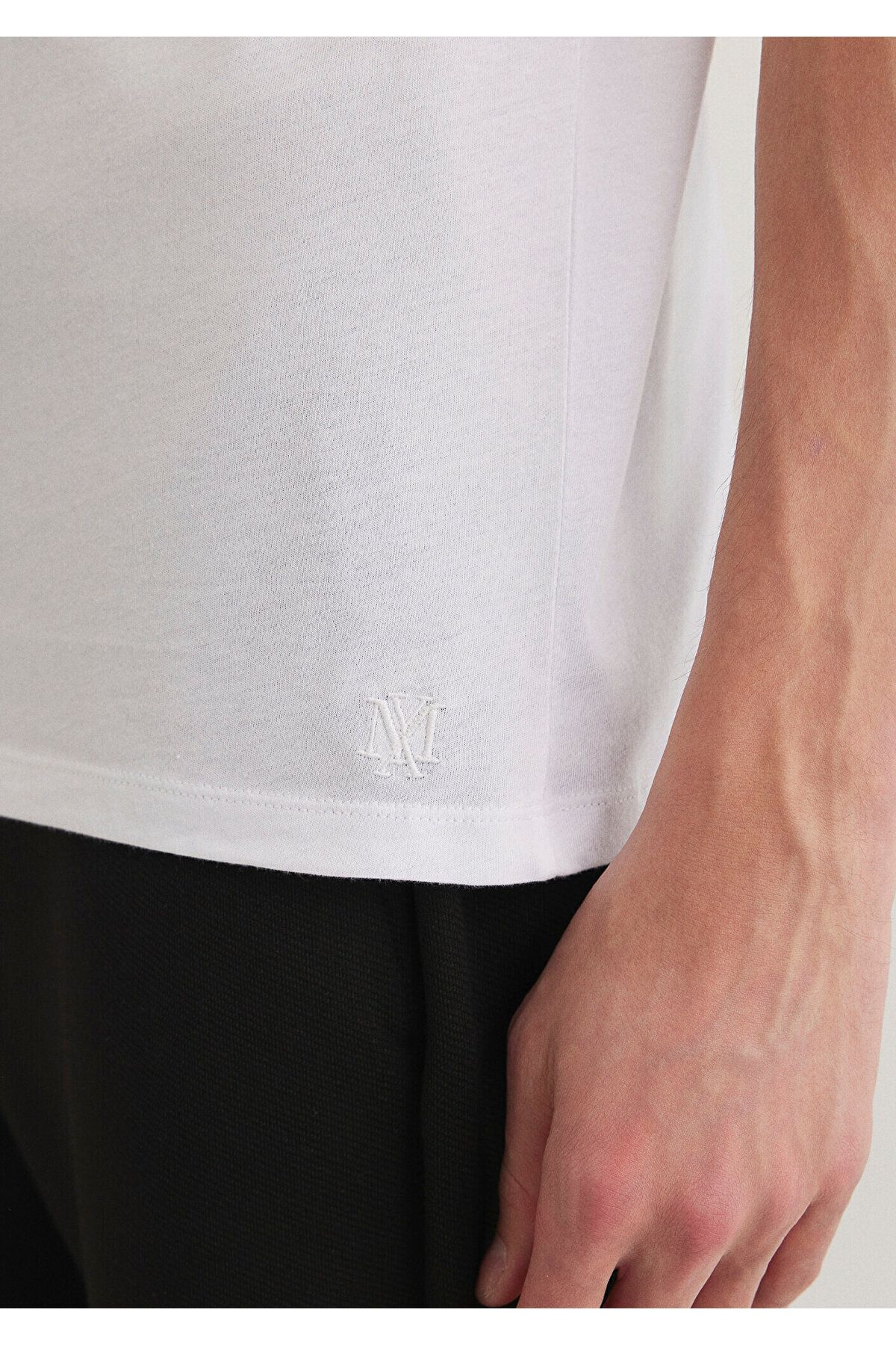 Mavi-Tricou alb cu buzunar cusut detaliat 062772 -20843 6