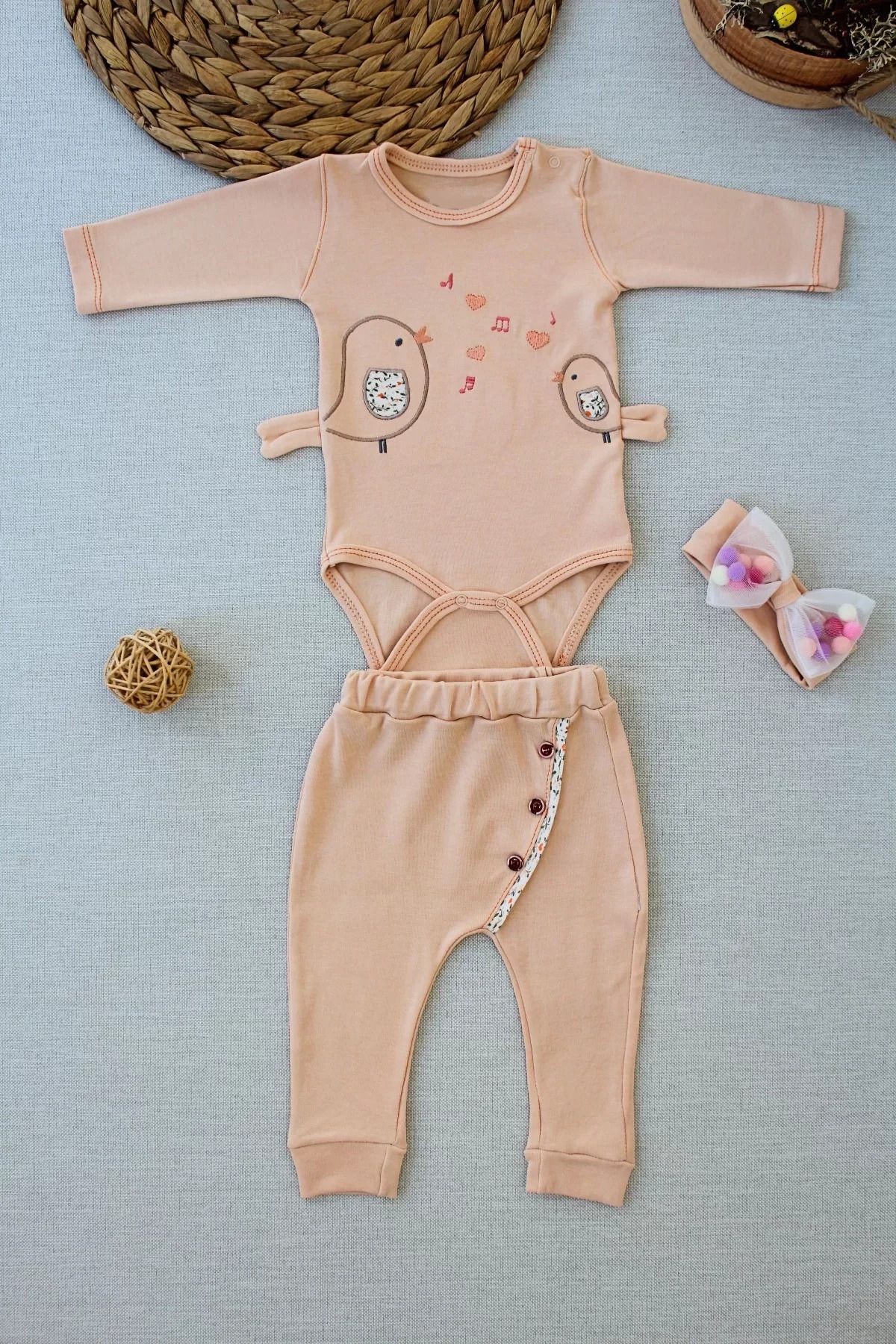 onlinebutik Şarkıcı Kuşlar Nakışlı Bandanalı Uzun Kollu Zıbınlı 3lü Kız Bebek Takımı Buğd