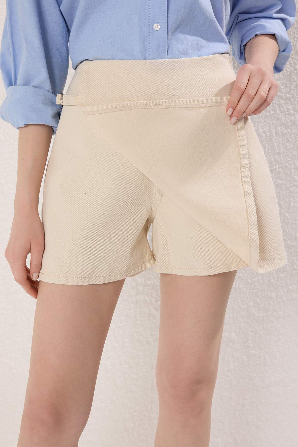 Trendyolmilla  Ekru Aksesuar Detaylı Yüksek Bel Denim Şort Etek TWOSS25SR00200 - Görsel 8