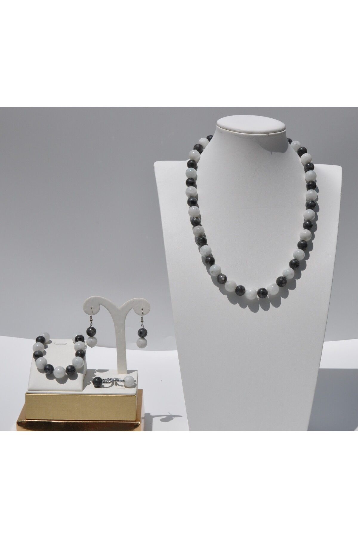 Nilfu Atelier AY TAŞI VE LARVAKİT DOĞAL TAŞ KOLYE BİLEKLİK KÜPE SETİ