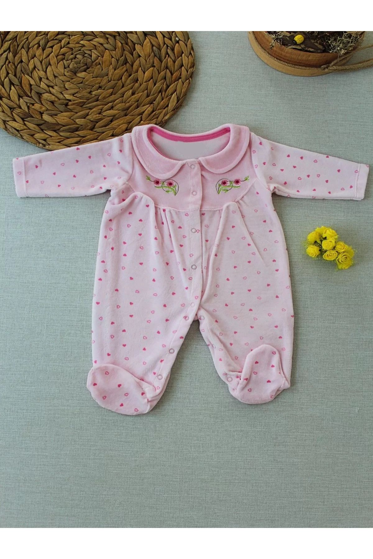 onlinebutik Çiçek Nakışlı Kalp Desenli Kadife Kumaş Kız Bebek Tulumu Pembe