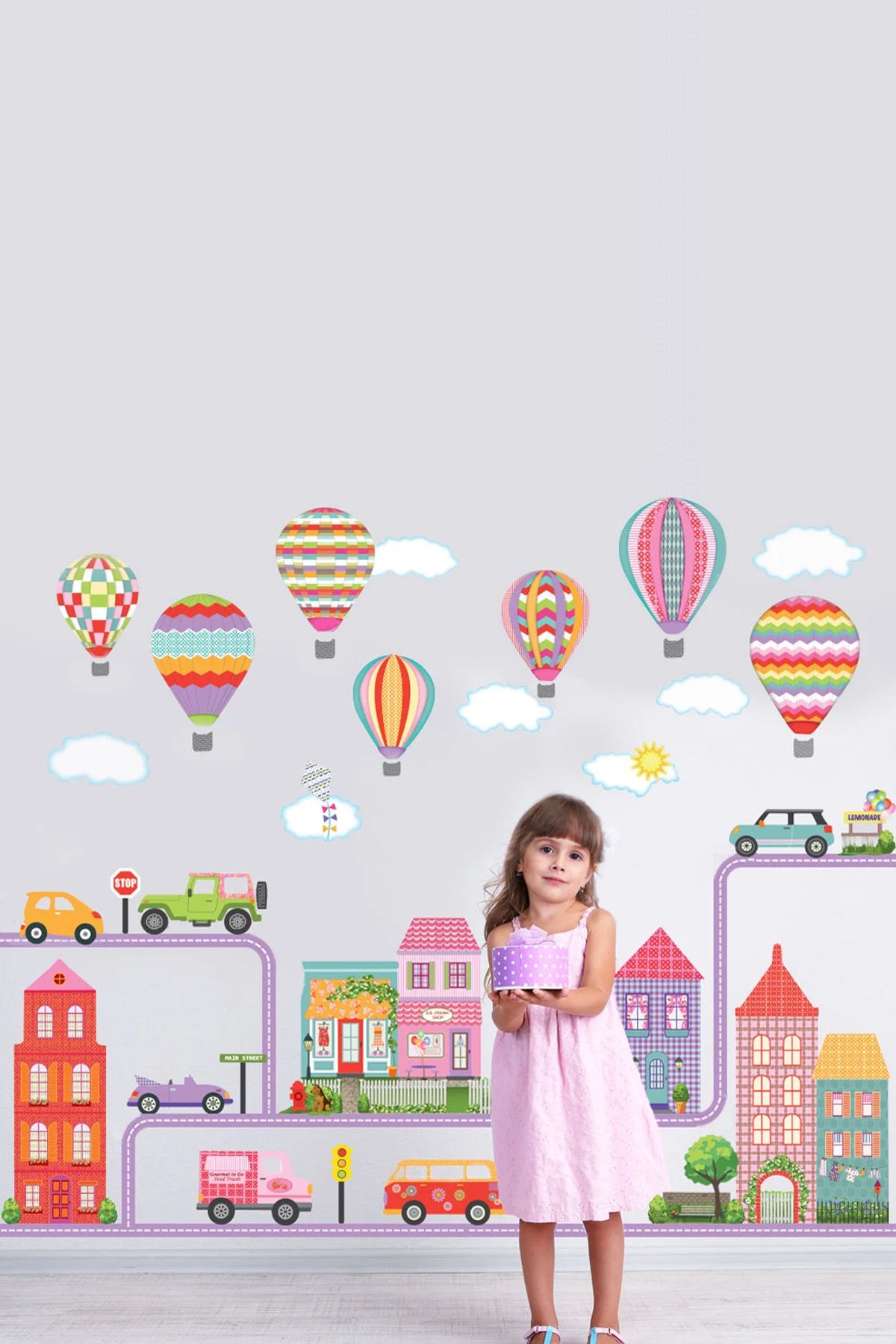 KT Decor Şehir Hayatı Taşıtlar Yollar Evler ve Balonlar Kız Çocuk Odası Duvar Sticker Seti