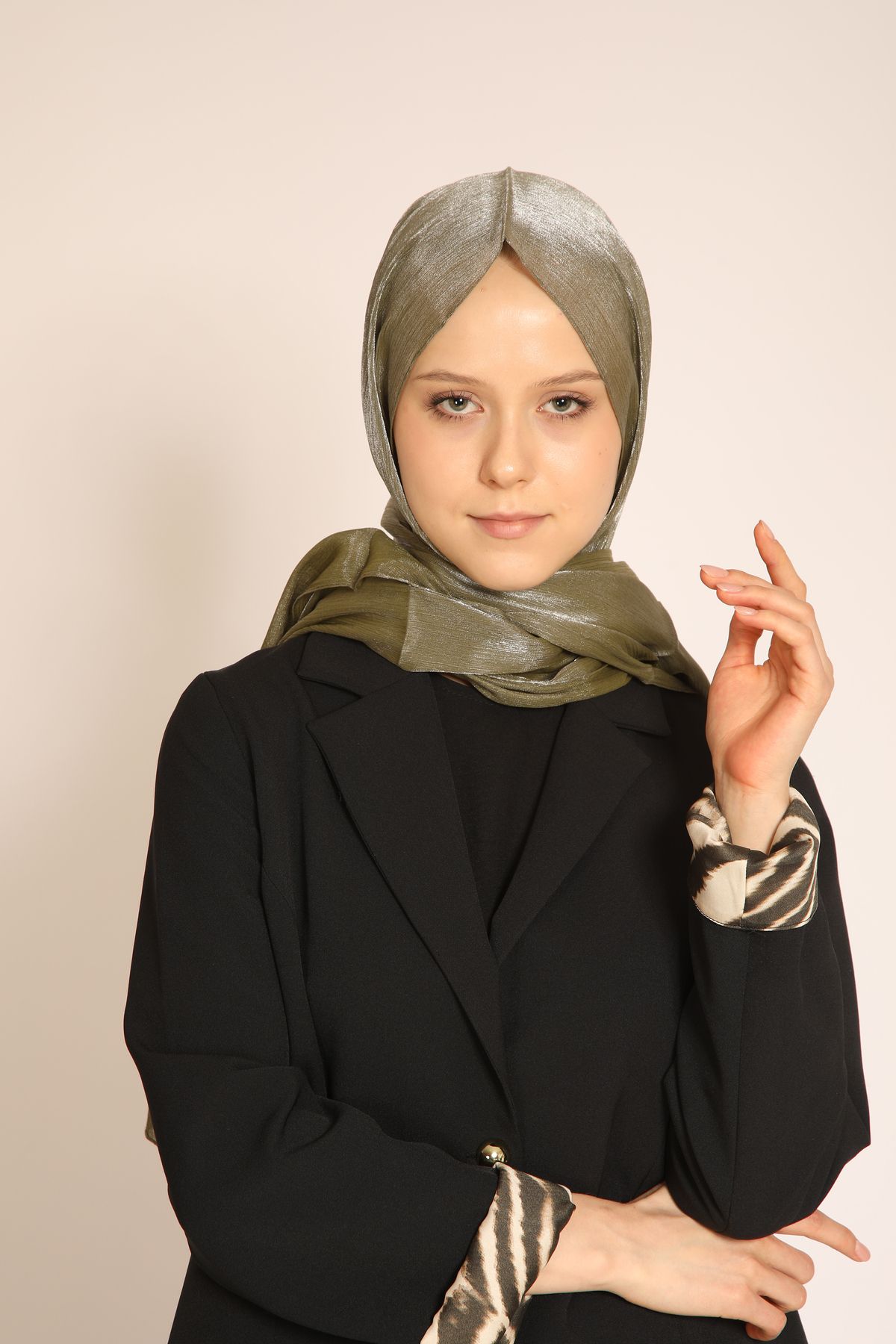 BERCHEM SCARF Akel Zeytin Yeşili Şal – Işıltılı ve Şık Görünümler İçin Özel Tasarım