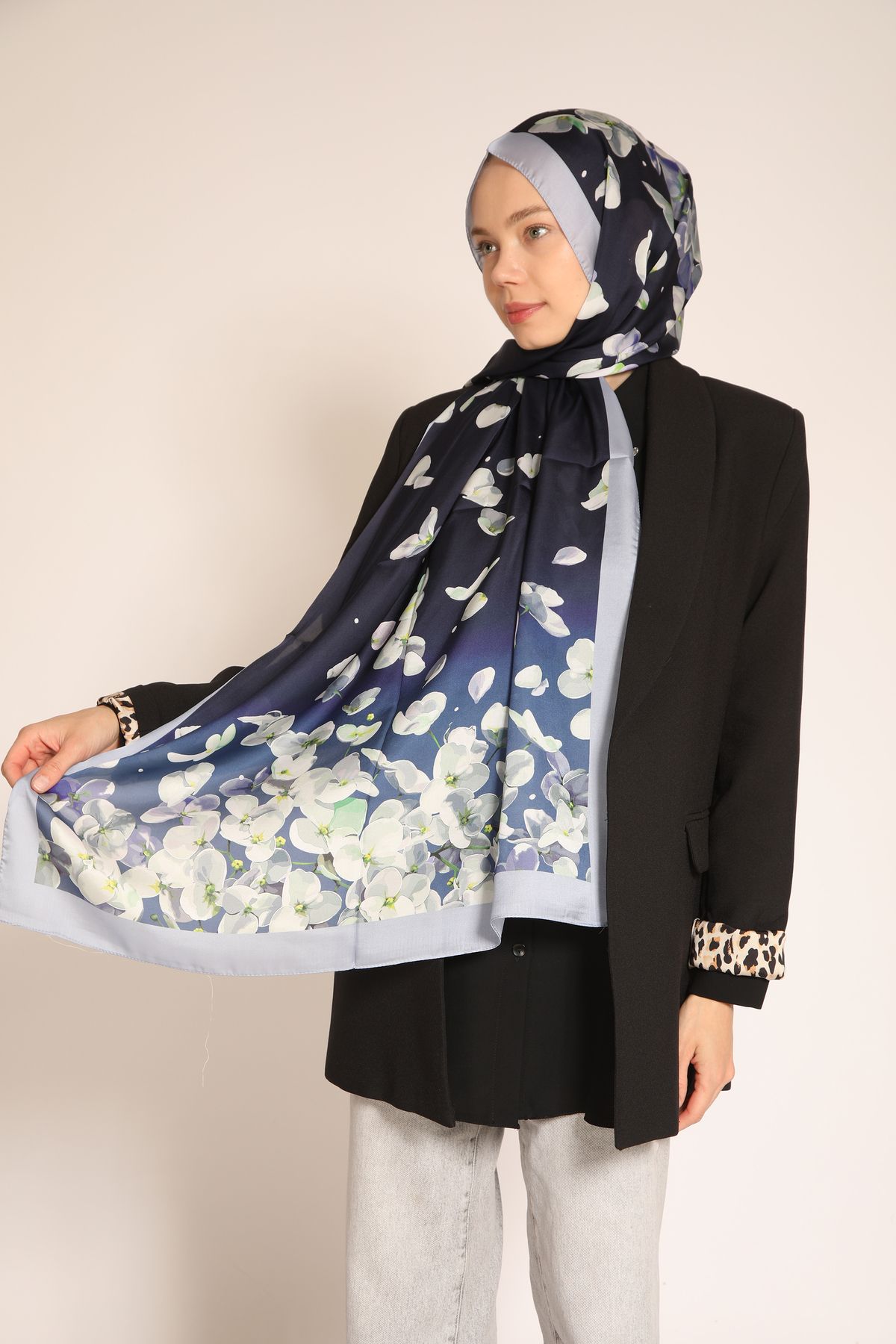 BERCHEM SCARF Akel Çift Taraflı Lacivert Mavi Çiçek Desenli Soft Şal