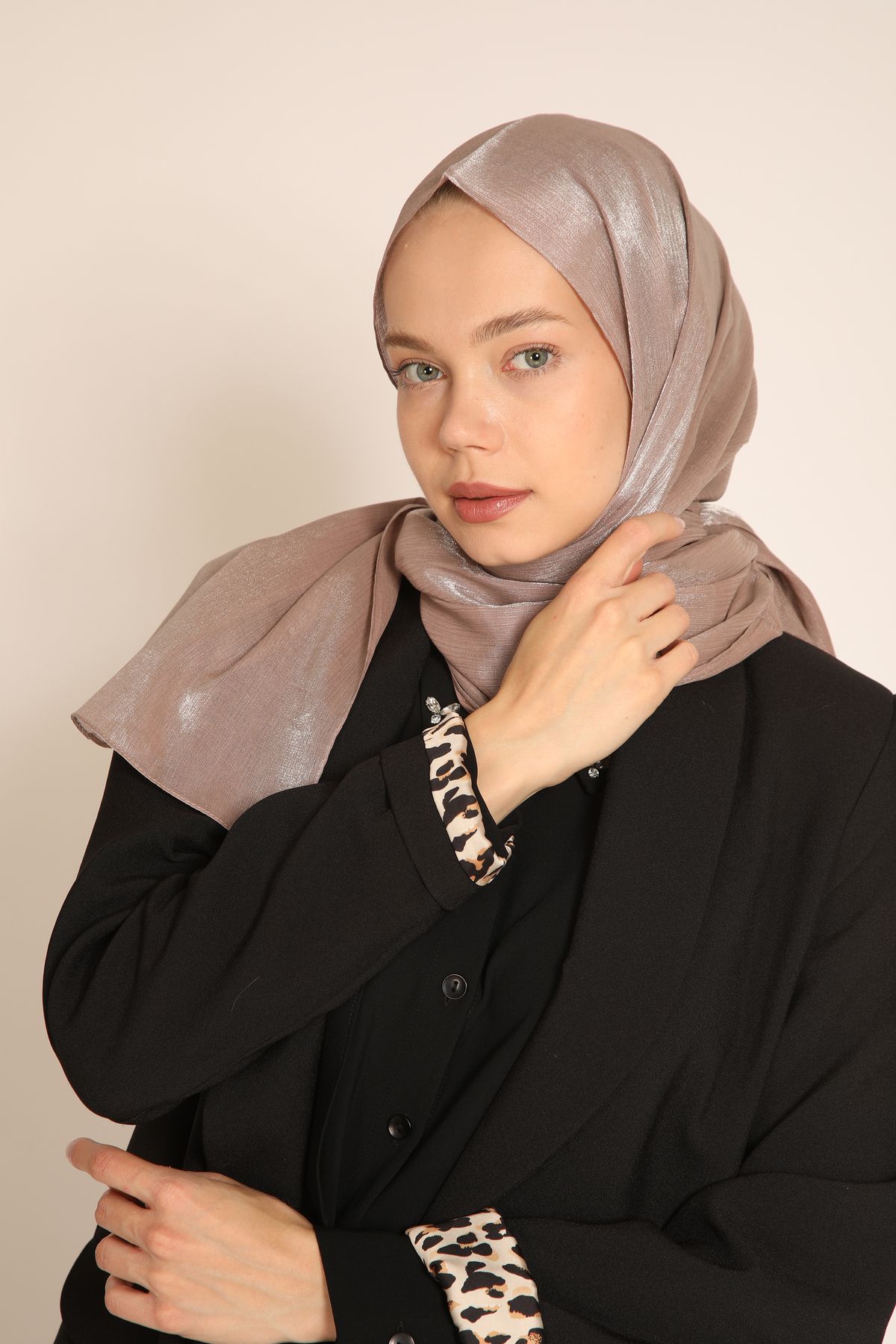 BERCHEM SCARF Akel Vizon Şal – Işıltılı ve Zarif Tesettür Şal Modeli