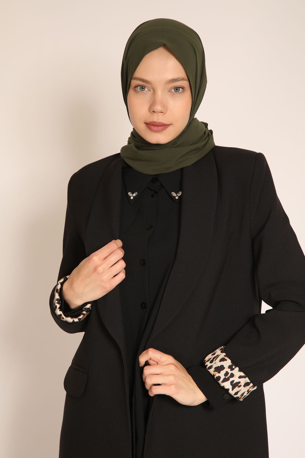 BERCHEM SCARF Akel Haki Şal – Günlük ve Özel Günler İçin Şık Tesettür Şal