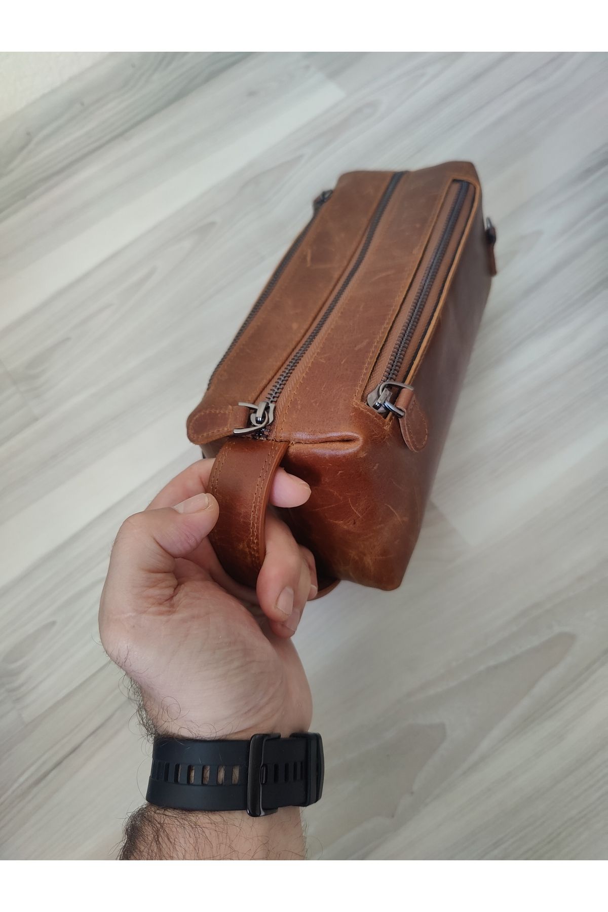 deri erkek el çantası. hakiki deri. omuz göğüs çantası
