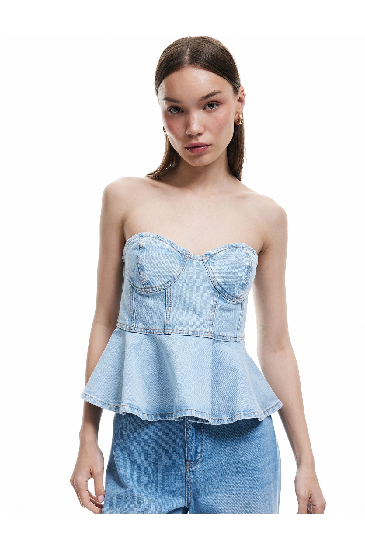 Koton Kalp Yaka Volanlı Kolsuz Pamuklu Dar Kesim Denim Bluz