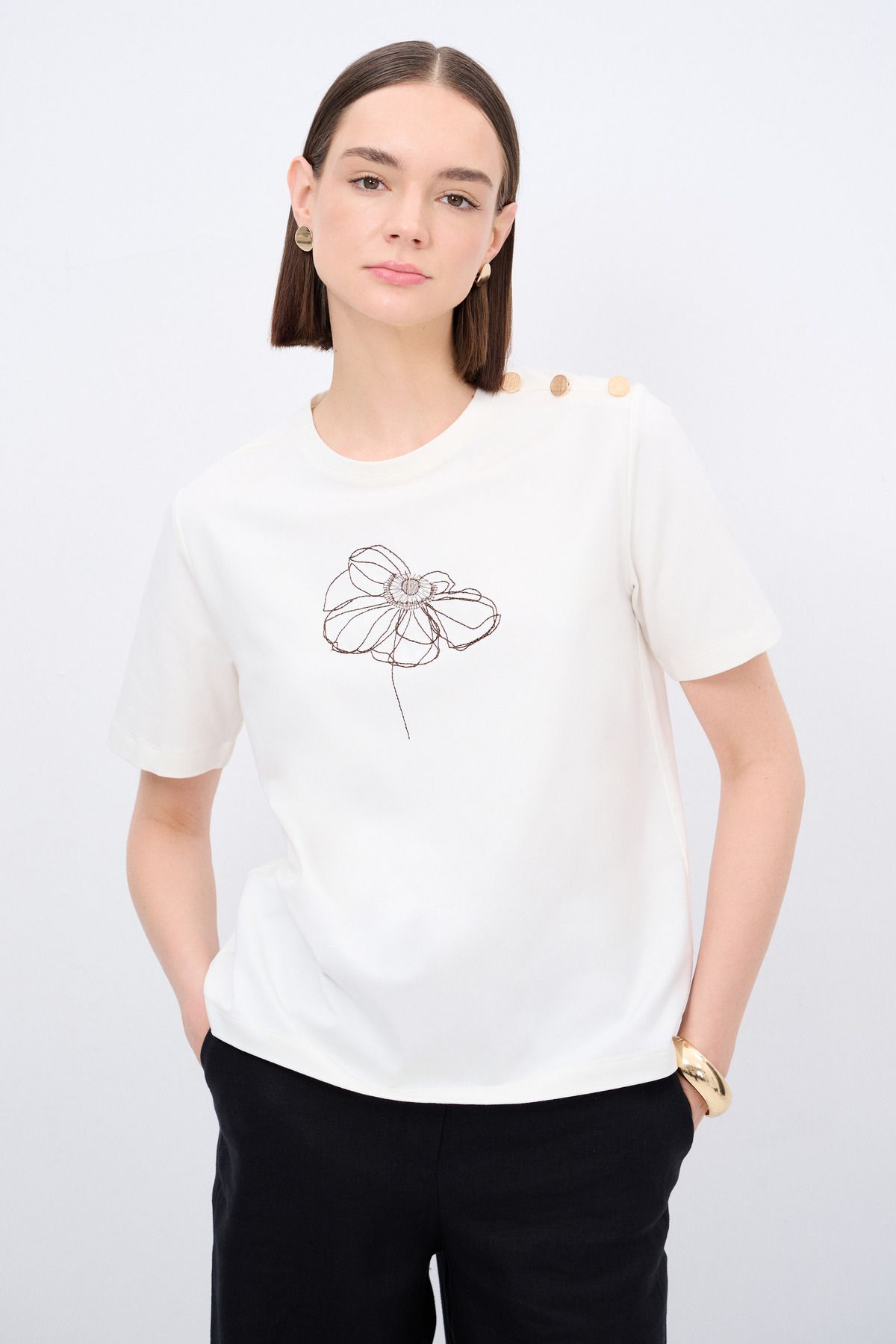 Love My Body Omzu Düğmeli T-Shirt