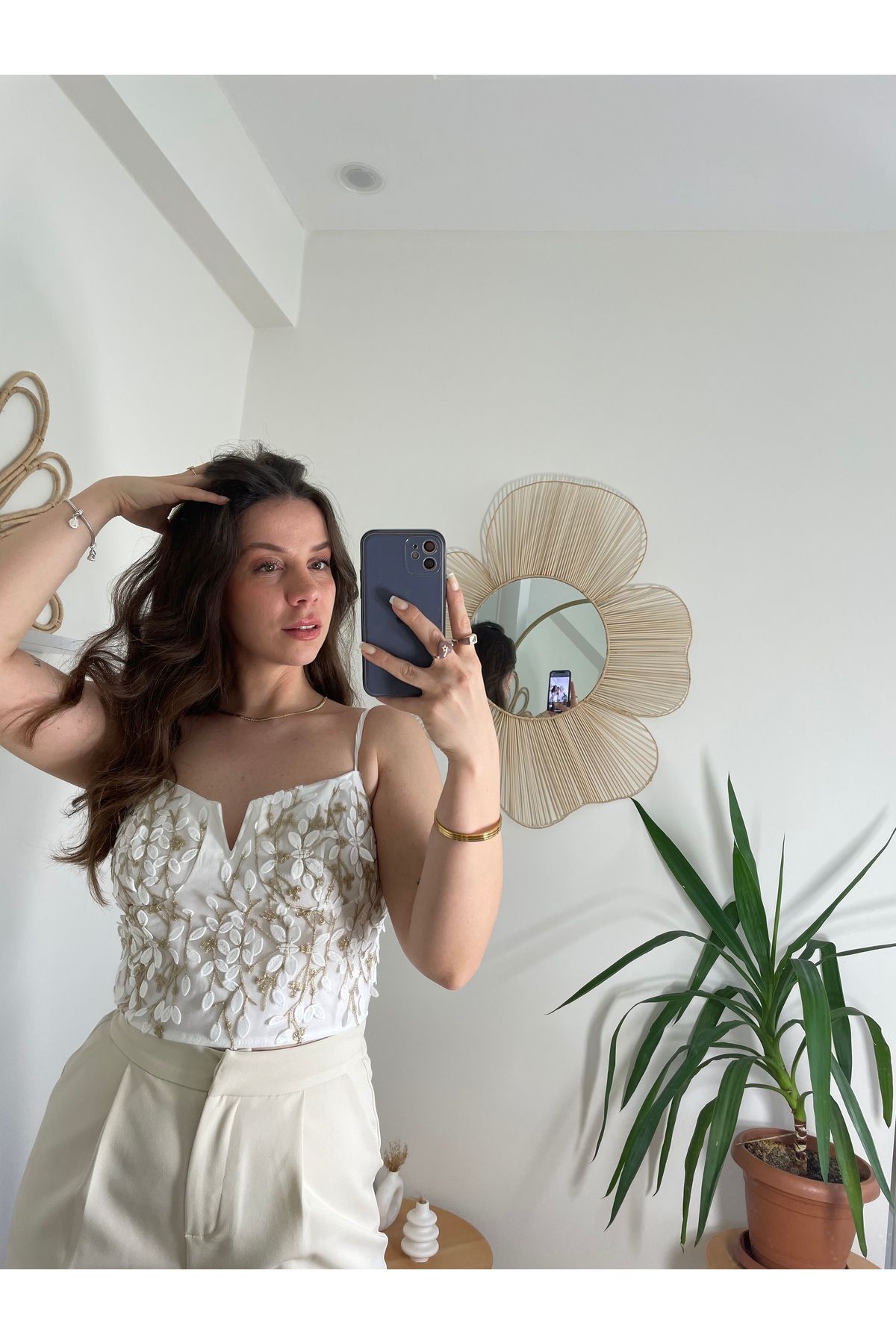 Nihanello Butik yaprak detaylı fermuarlı şık büstiyer bluz