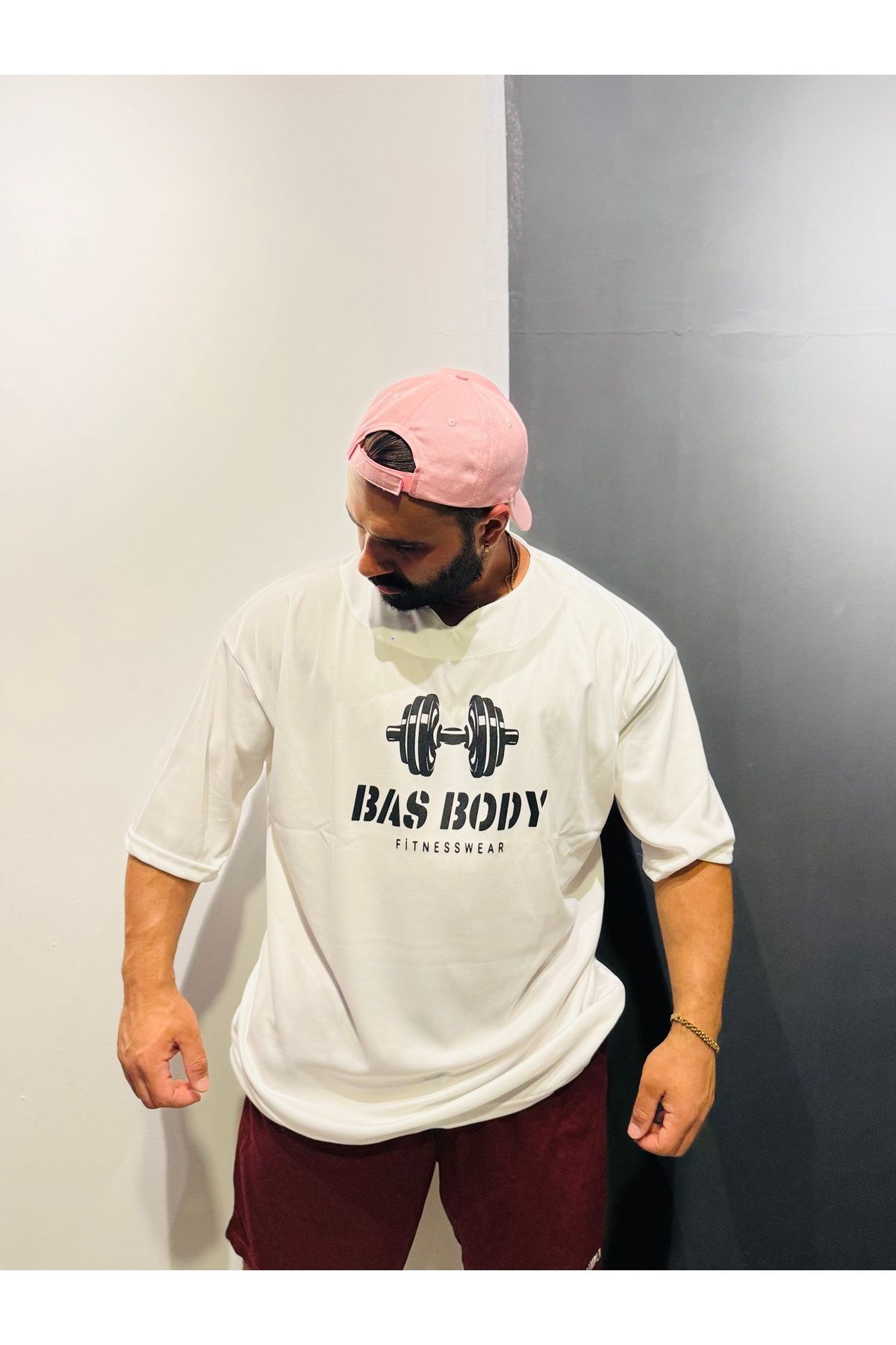 Bas Body FitnessWear Bas Body Logolu Büyük Oversize Düz Beyaz Tişört V Yaşa Spor Tişört