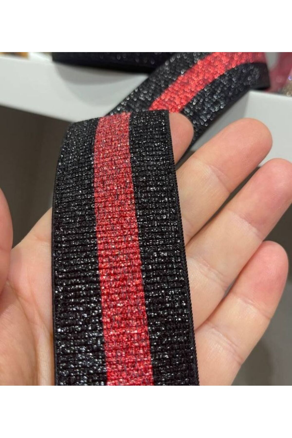 Parça Kumaş Dünyası Siyah ve Kırmızı Sim Lastik