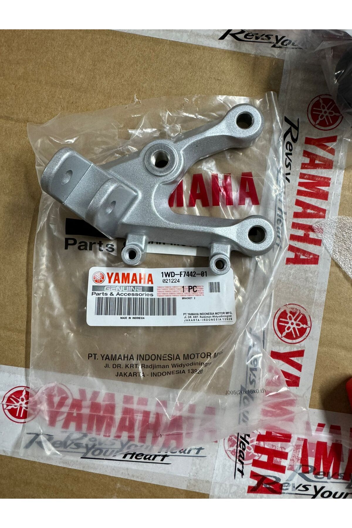 Yamaha R25/MT25 SOL SÜRÜCÜ BRAKETİ