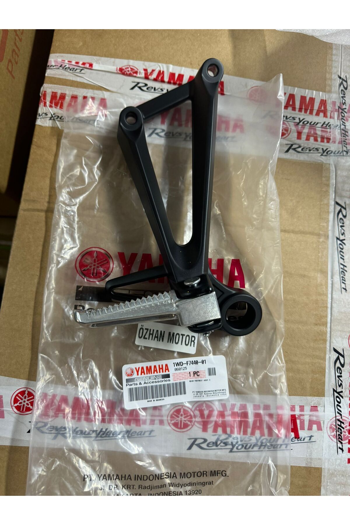 Yamaha R-25/MT25 SAĞ ARKA BASAMAK