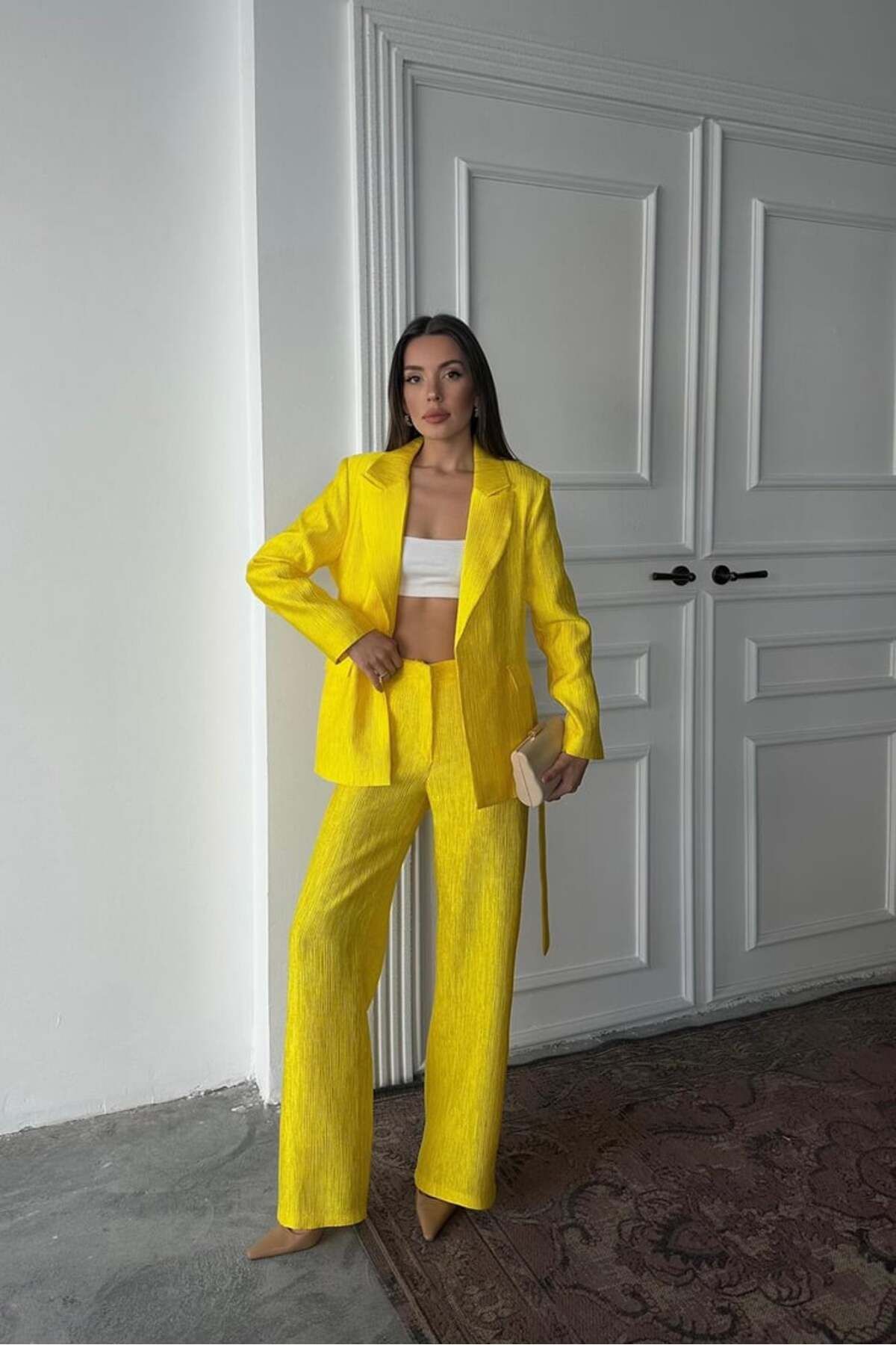 Castivo Fashion Neon Sarı Beli Kuşaklı Parlak Ceket Pantolon Takım