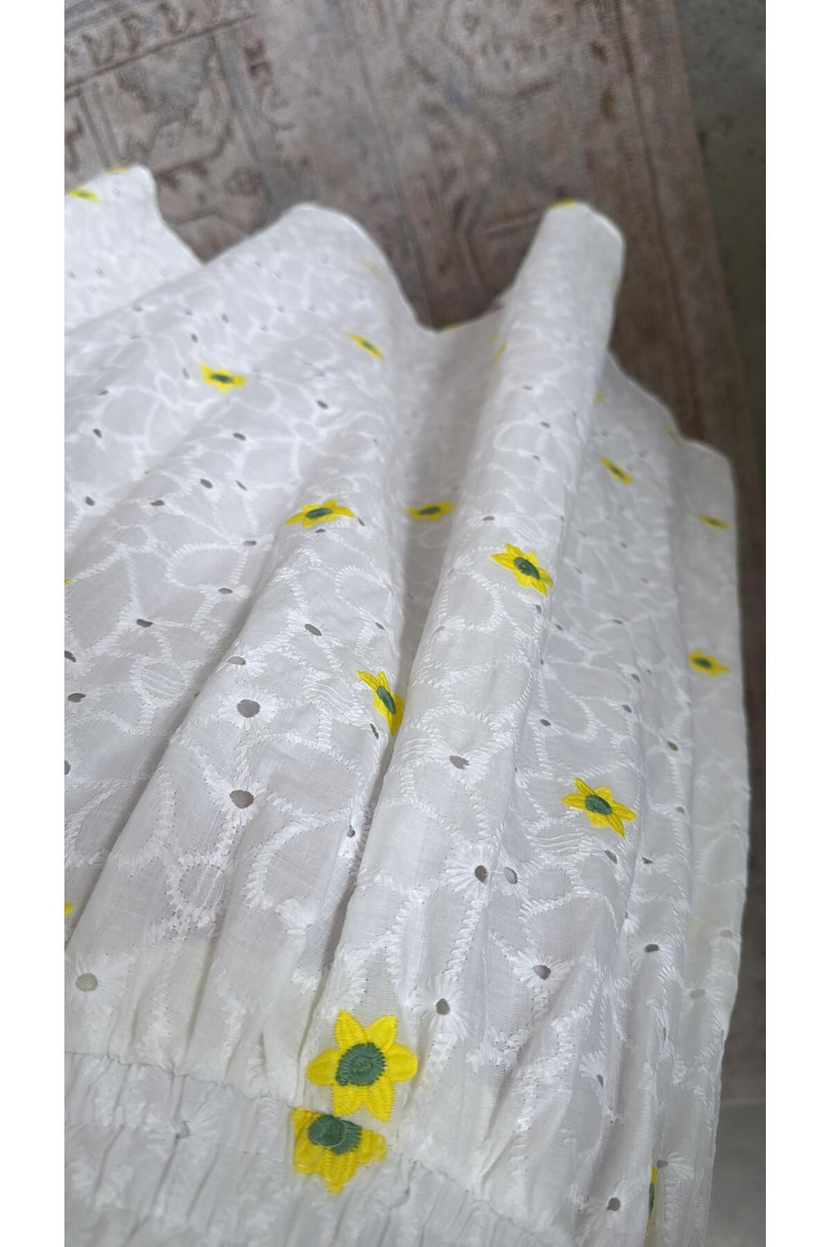 Buket Teke Papatya Nakışlı Midi Boy Fisto Etek