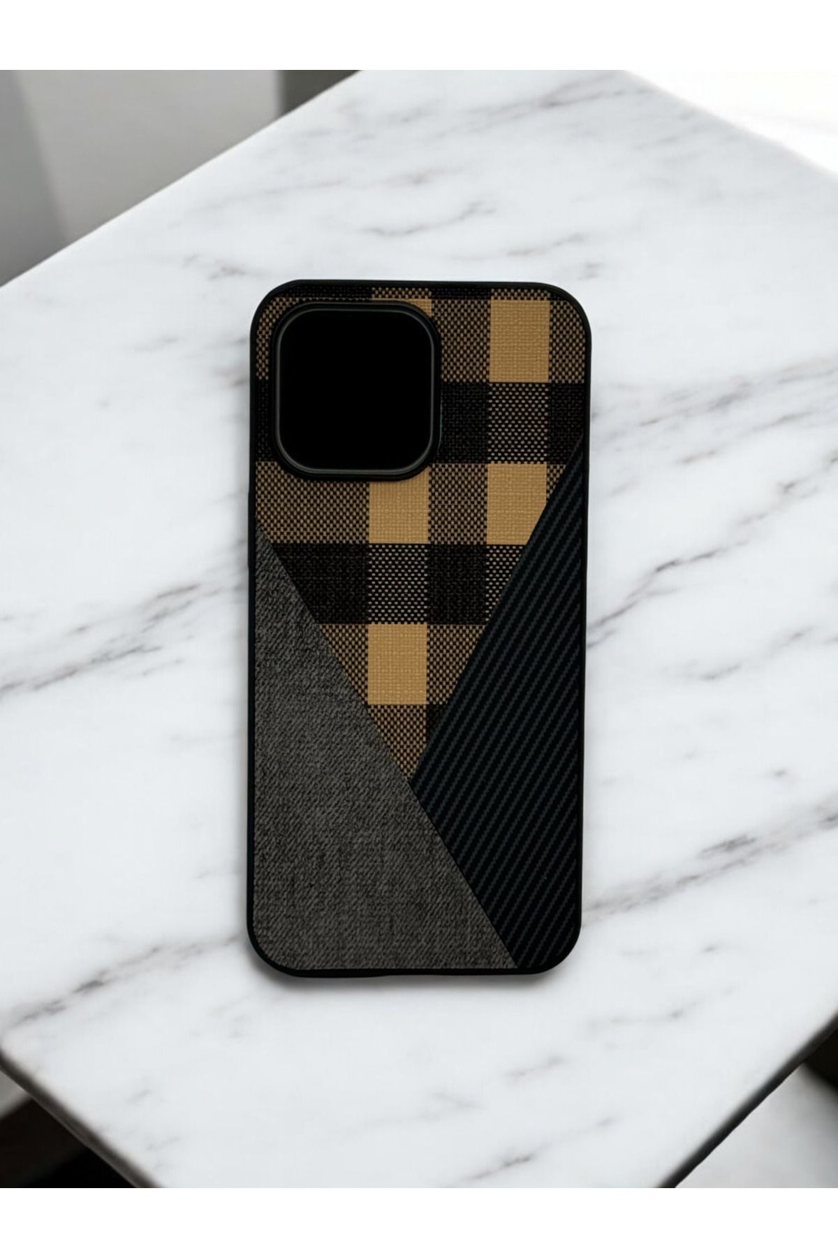DUBİGOLD İPHONE 15 PRO MAX UYUMLU PLAİD ÜÇGEN KUMAŞ DOKULU KARBON GÖRÜNÜMLÜ KILIF