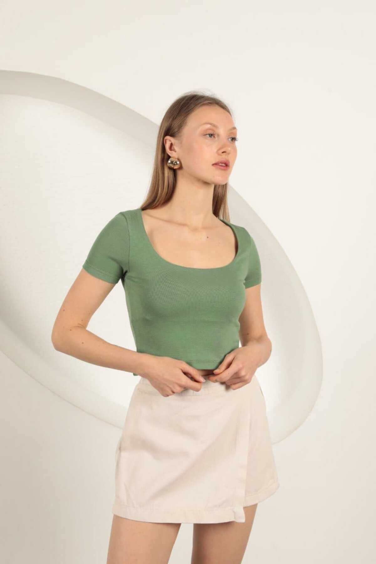 MİHHRİZAR U YAKA VİSKON CROP T-SHİRT