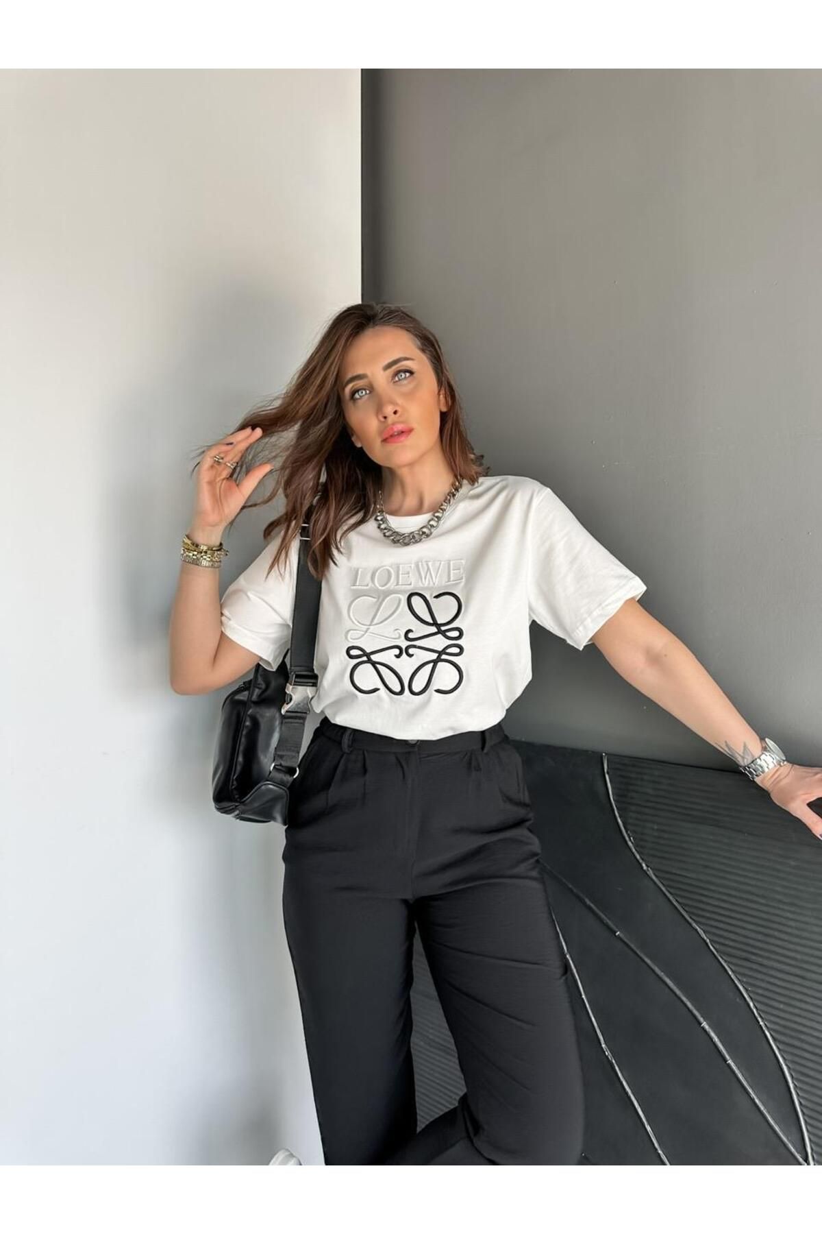 Zerrincan Giyim Beyaz Loewe Nakışlı Tshirt