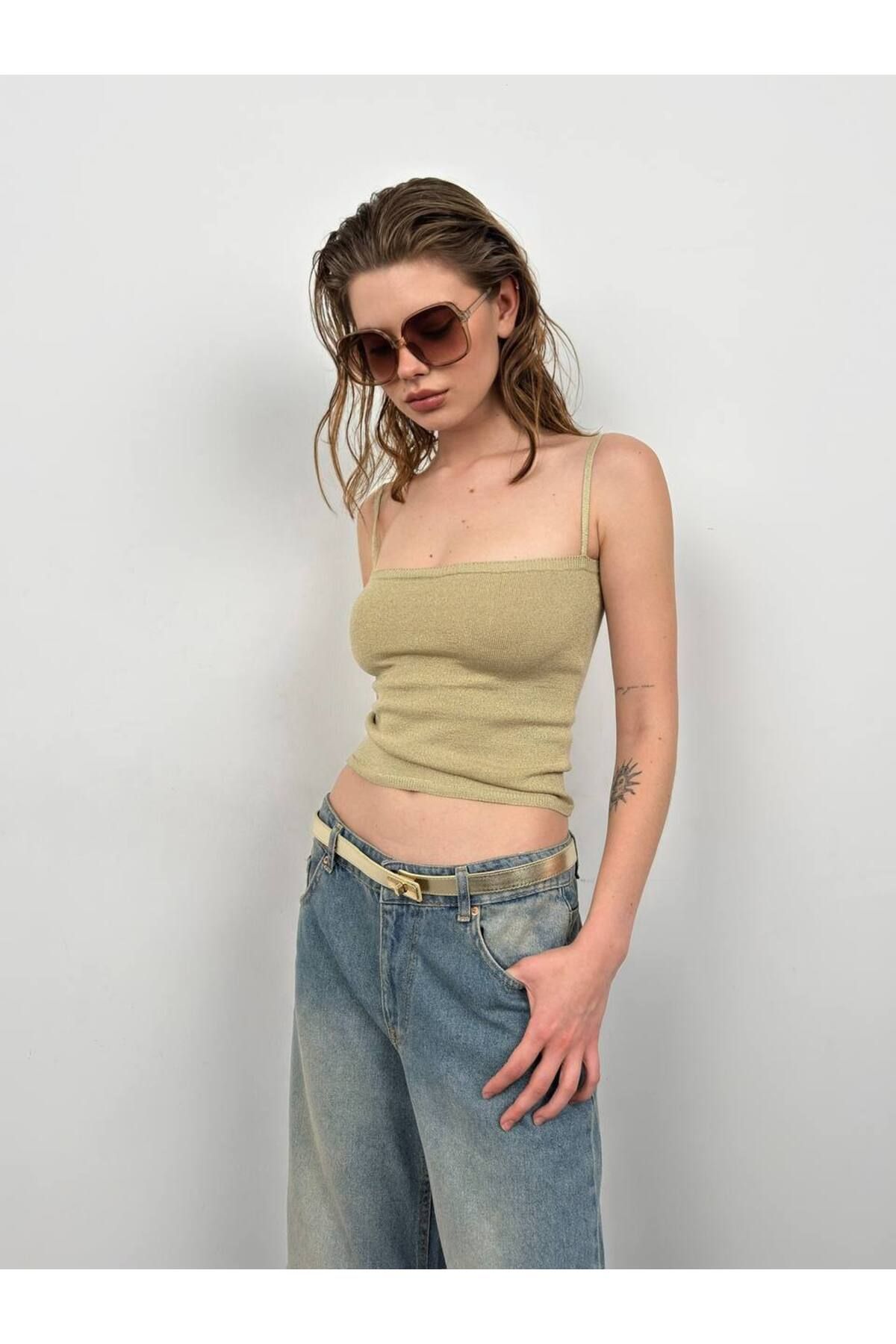 vuvutasarım Yeni Sezon Askı Detaylı Parlak Sırtı Açık Crop Kadın Triko Bluz 24s15041