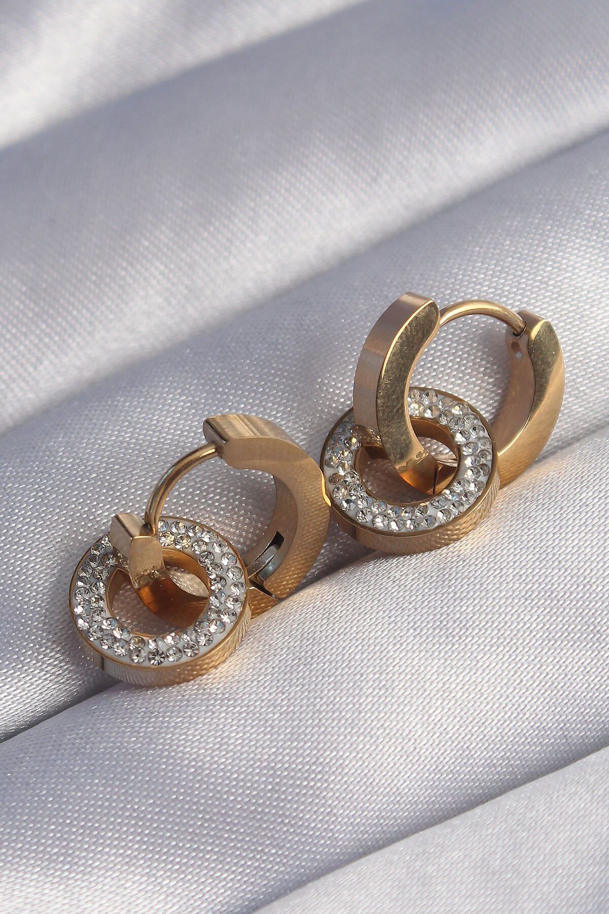 melfxxl eticaret 316L Çelik Gold Renk Zirkon Taşlı İç İçe Geçmeli Oval Küpe - Lisinya
