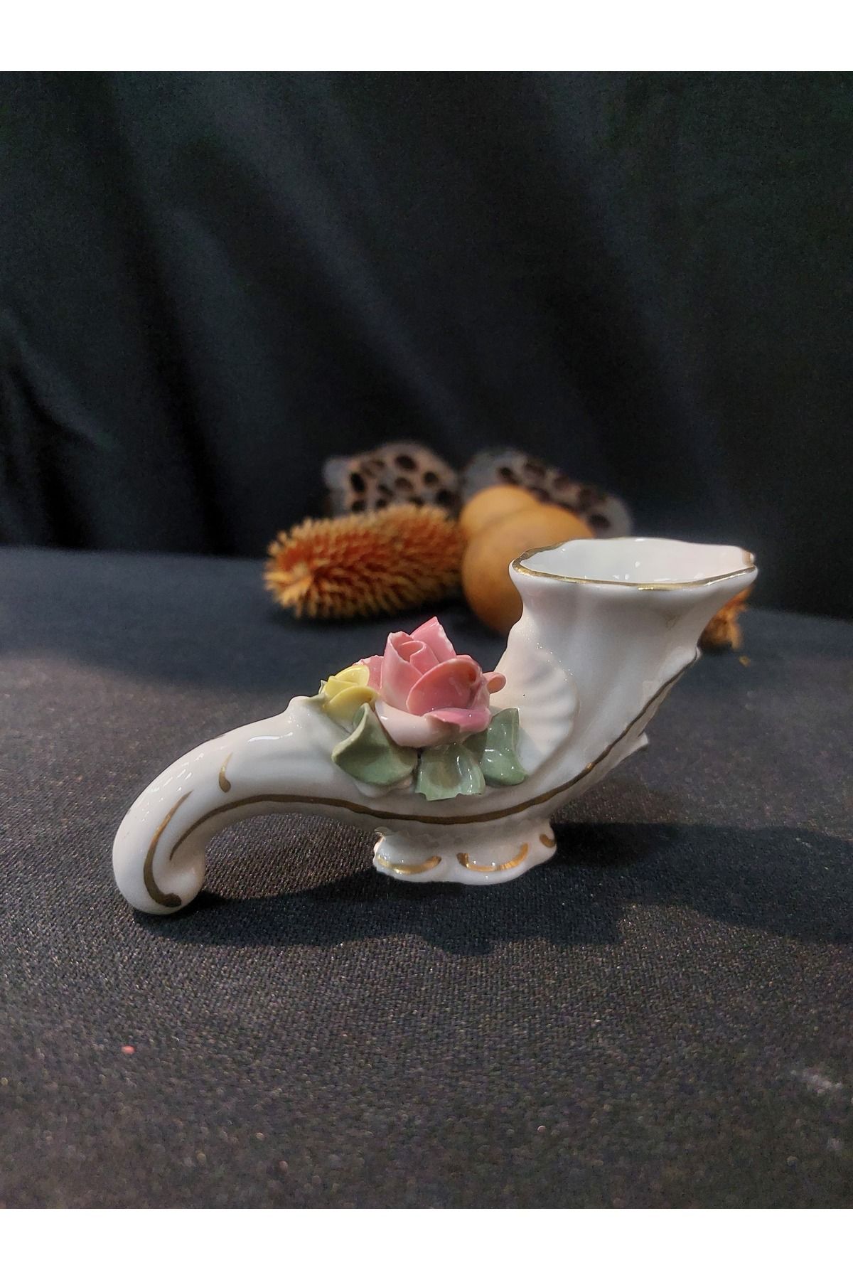 Dedemin Antikaları Vintage Dresden Capodimonte Porselen Çiçek Boynuzu Vazo Sanat Dekoru