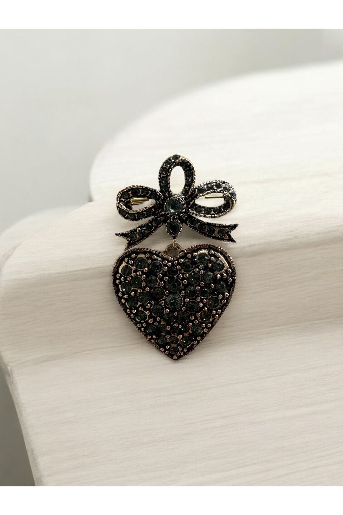 FUYA JEWELLERY Sallantılı Kalp Broş