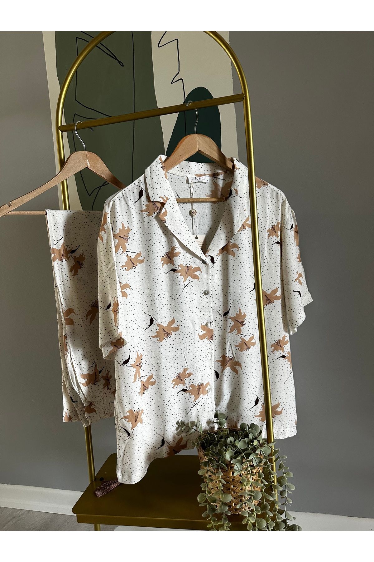 Efsu Desenli Öndem Düğmeli Pijama Takımı