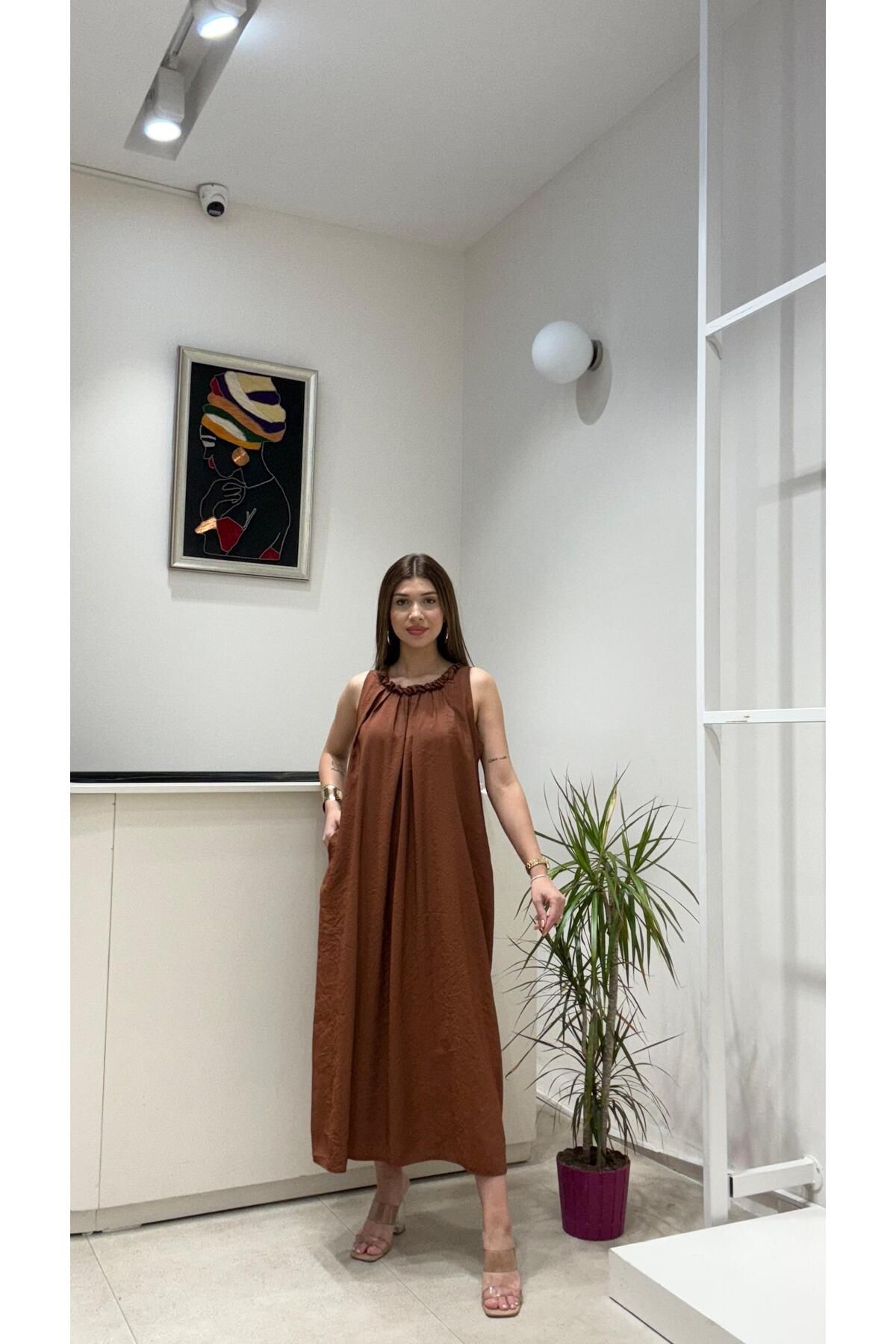 modadagiyim Yakası Büzgülü Sıfır Yaka Kolsuz Salaş ve Rahat Cepli Çok Şık Elbise