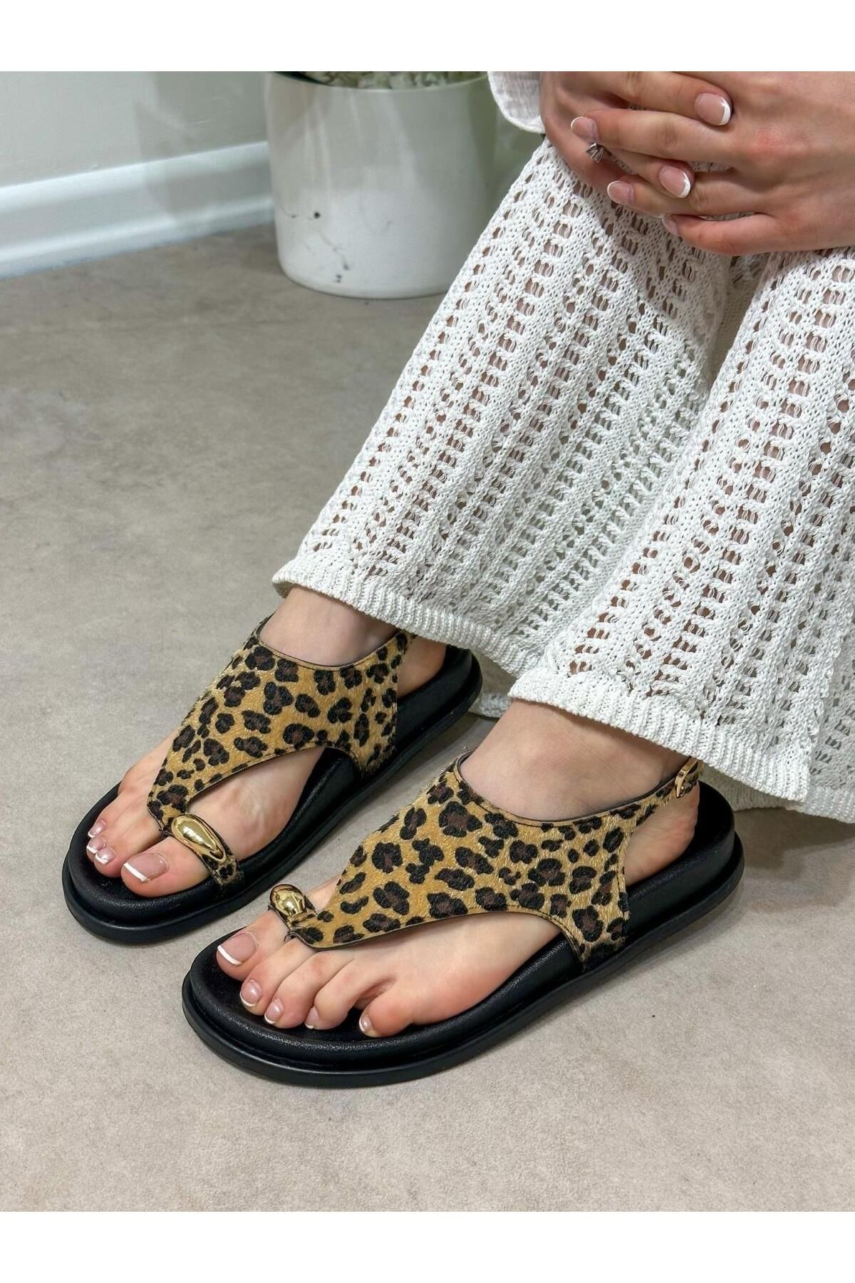 ERVANIN BUTİĞİ Leopar (Seay) Gold Aksesuarlı Parmak Arası Sandalet