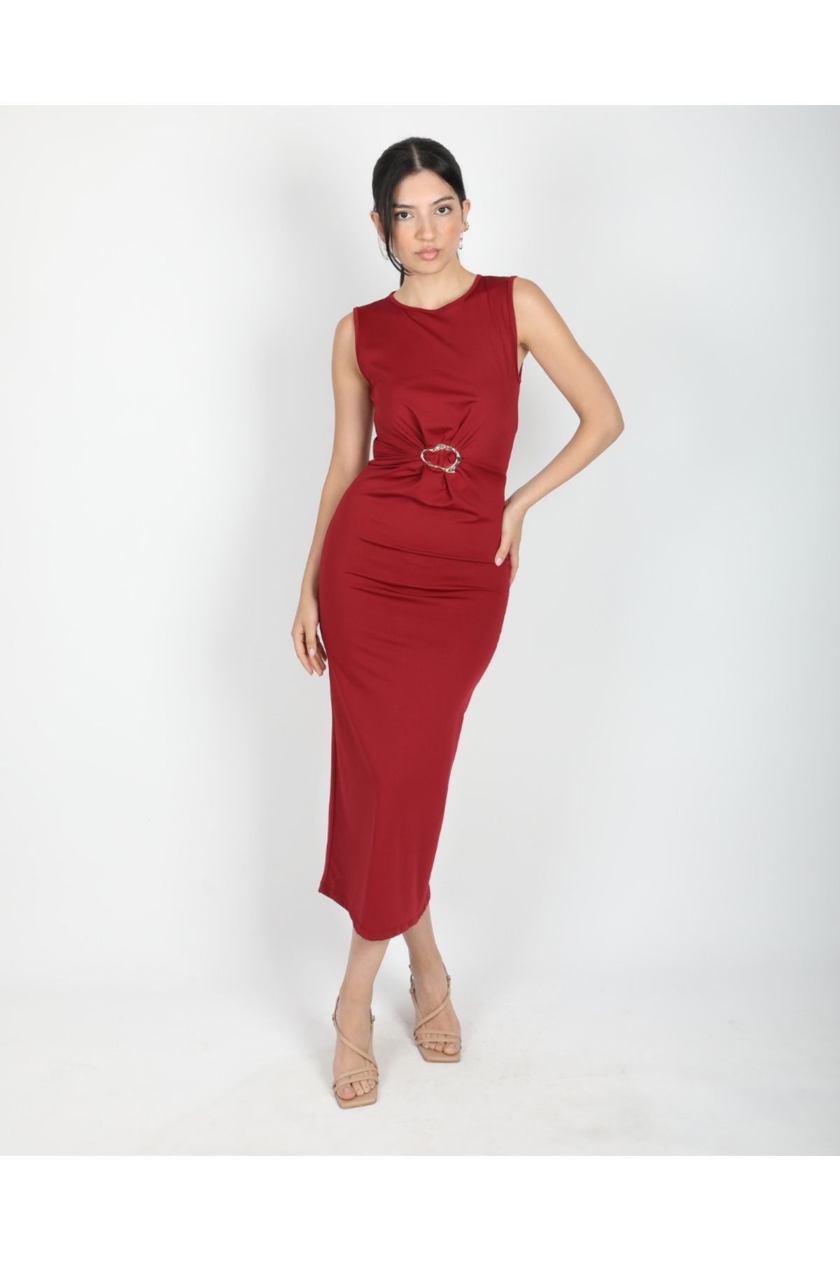 DEQ FASHION Bordo Bel Drape Aksesuarlı Kolsuz Yırtmaçlı Midi Boy Elbise