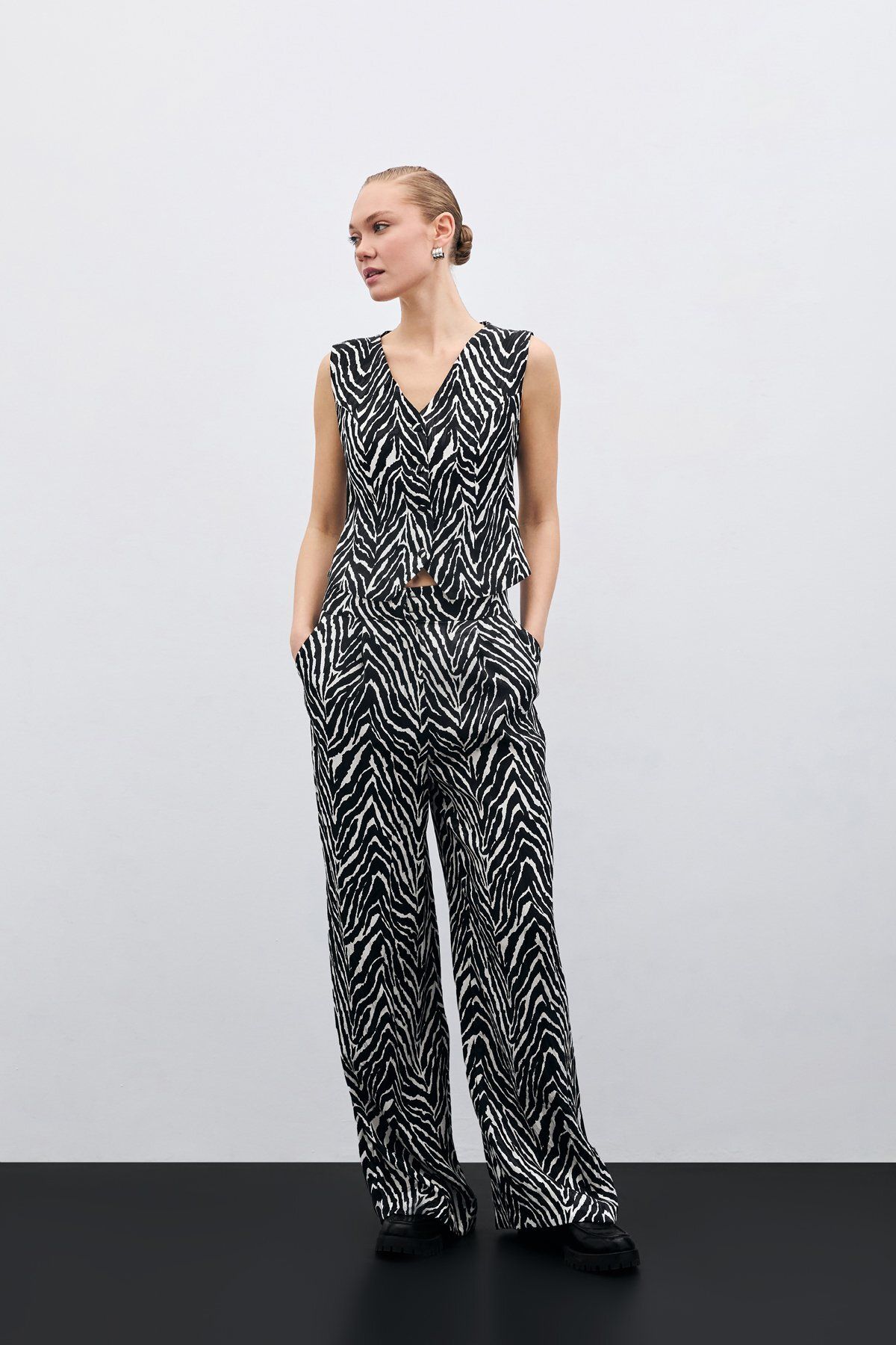 Sateen-Zebra Pattern Trousers - Black 2