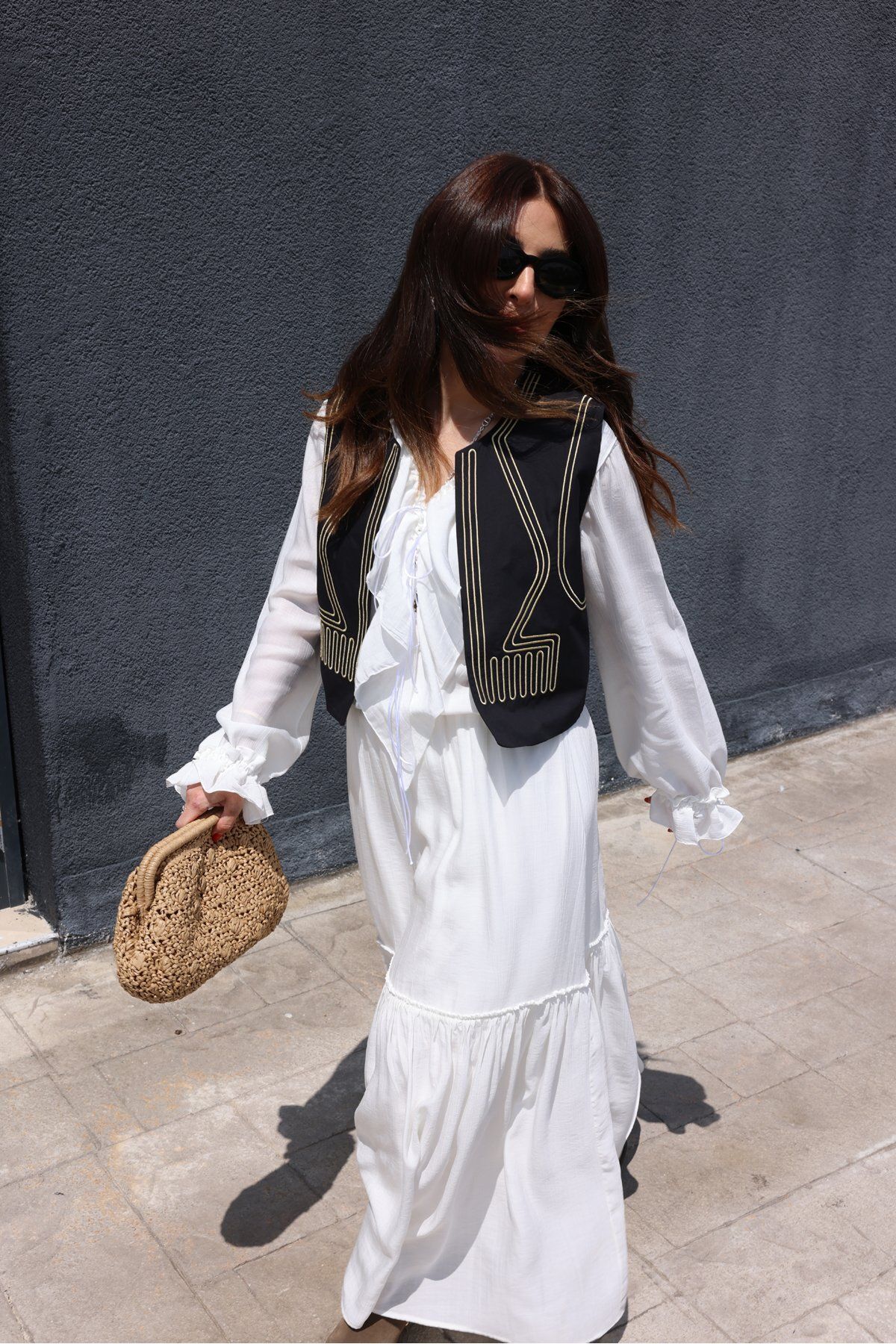 Özge Özgenç Gold Dikiş Desenli Yelek
