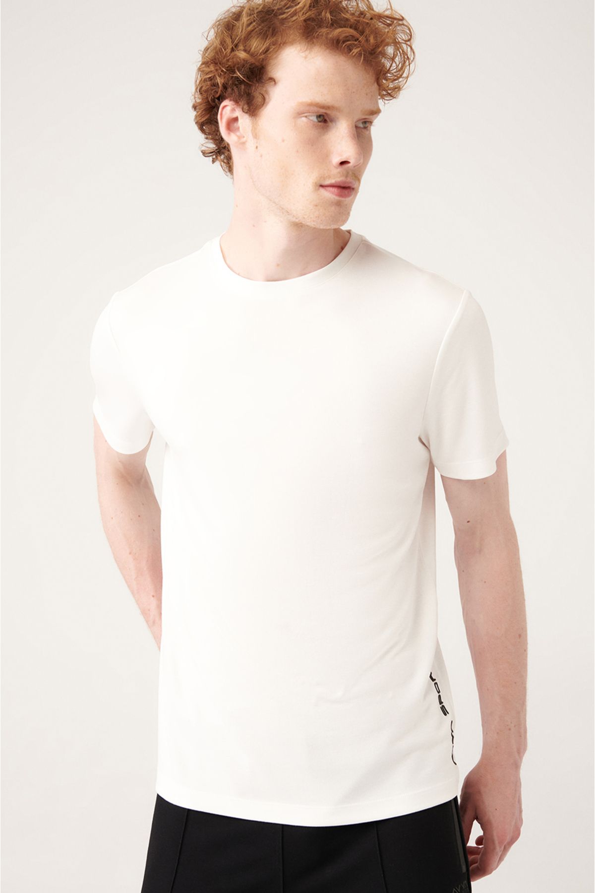 Avva-Ecrufarbenes Herren-T-Shirt mit Rundhalsausschnitt und weichen Knöpfen A31y1003 3