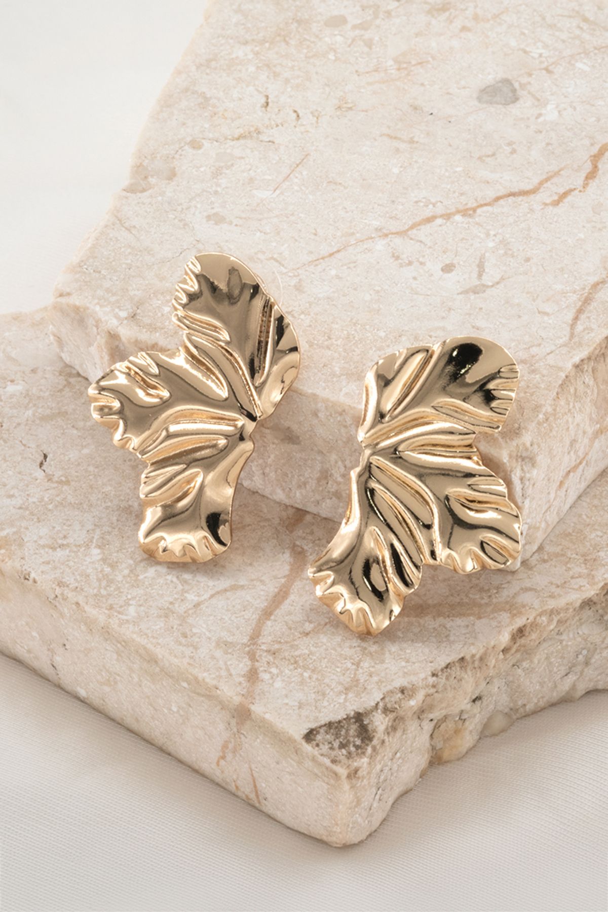 KRM BİJUTERİ Yaprak Model Parlak Gold Kararmaz Çelik Küpe