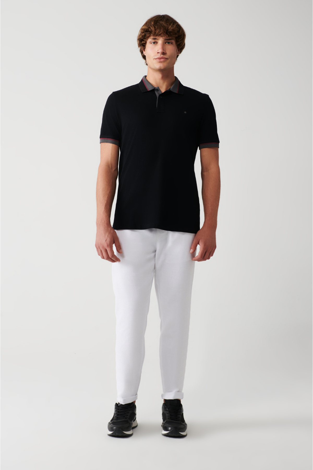 Avva-Schwarzes Herren-T-Shirt mit gestreiftem Kragen aus 100 % Baumwolle mit 2 Knöpfen und Polokragen E 001036 5