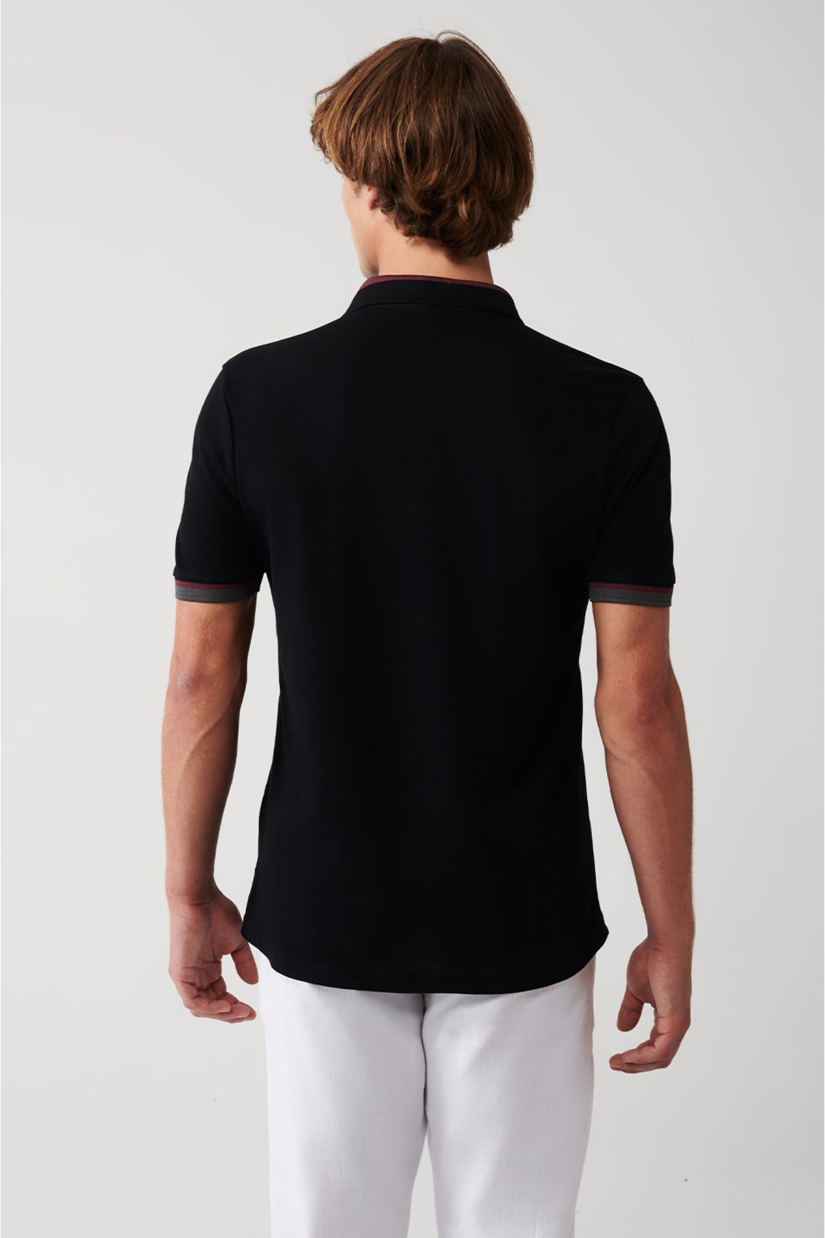 Avva-Schwarzes Herren-T-Shirt mit gestreiftem Kragen aus 100 % Baumwolle mit 2 Knöpfen und Polokragen E 001036 4