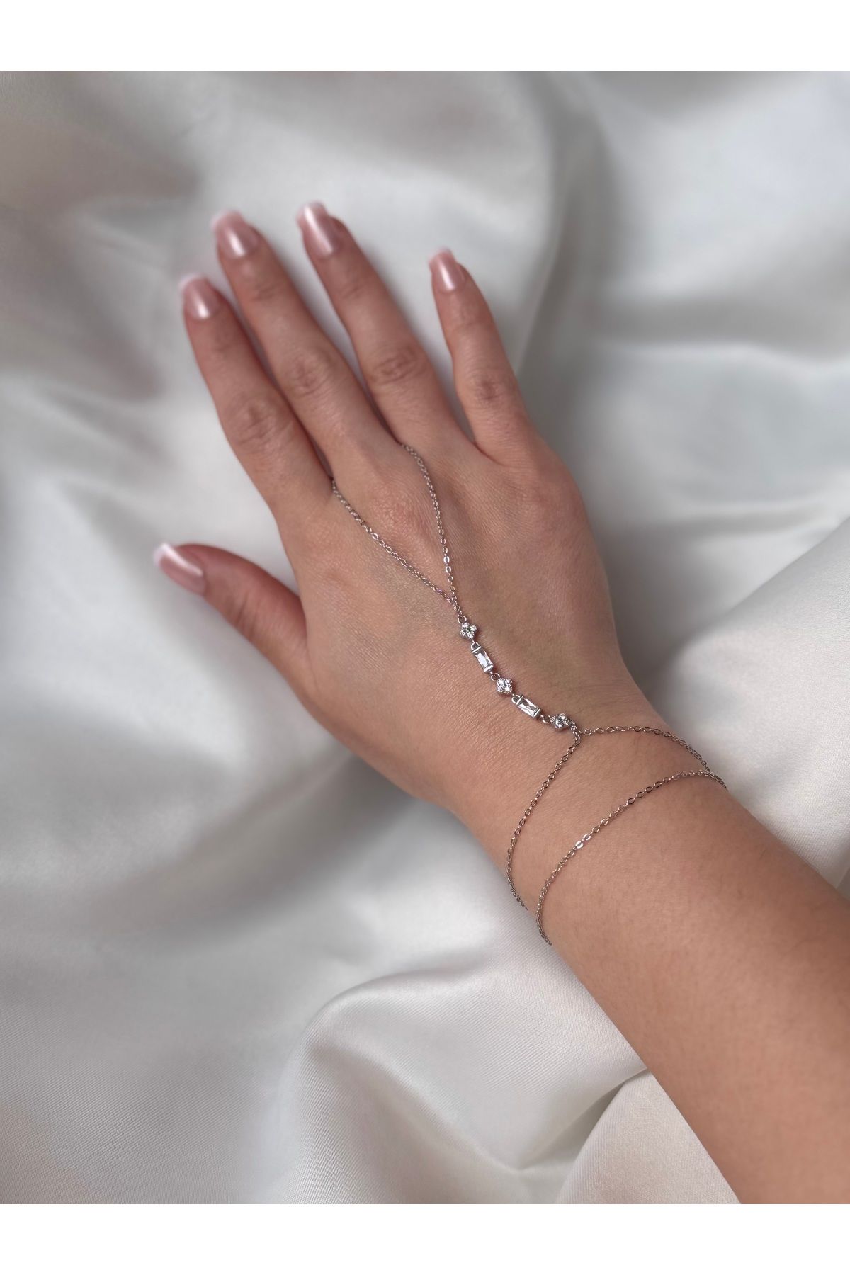 FASHİON JEWELRY Taşlı Silver Küçük Yonca Detaylı El Zinciri - Şahmeran