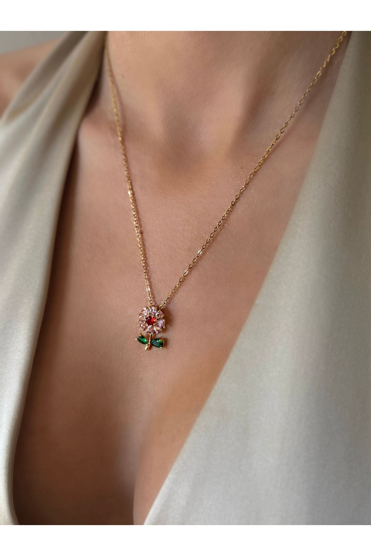 İNN JEWELLERY Çelik Kolye Kararmaz Papatya Figürlü (2 YIL İTHALATÇI GARANTİLİ)