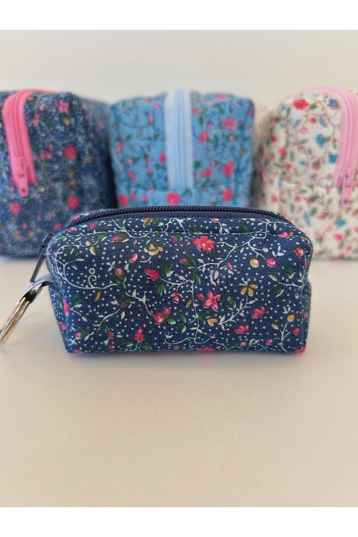 Tasarım Lacivert Çiçek Desenli Anahtarlık Çanta Charm - Airpods Kılıfı - Mini Ruj Ve Bozuk Para Çantası