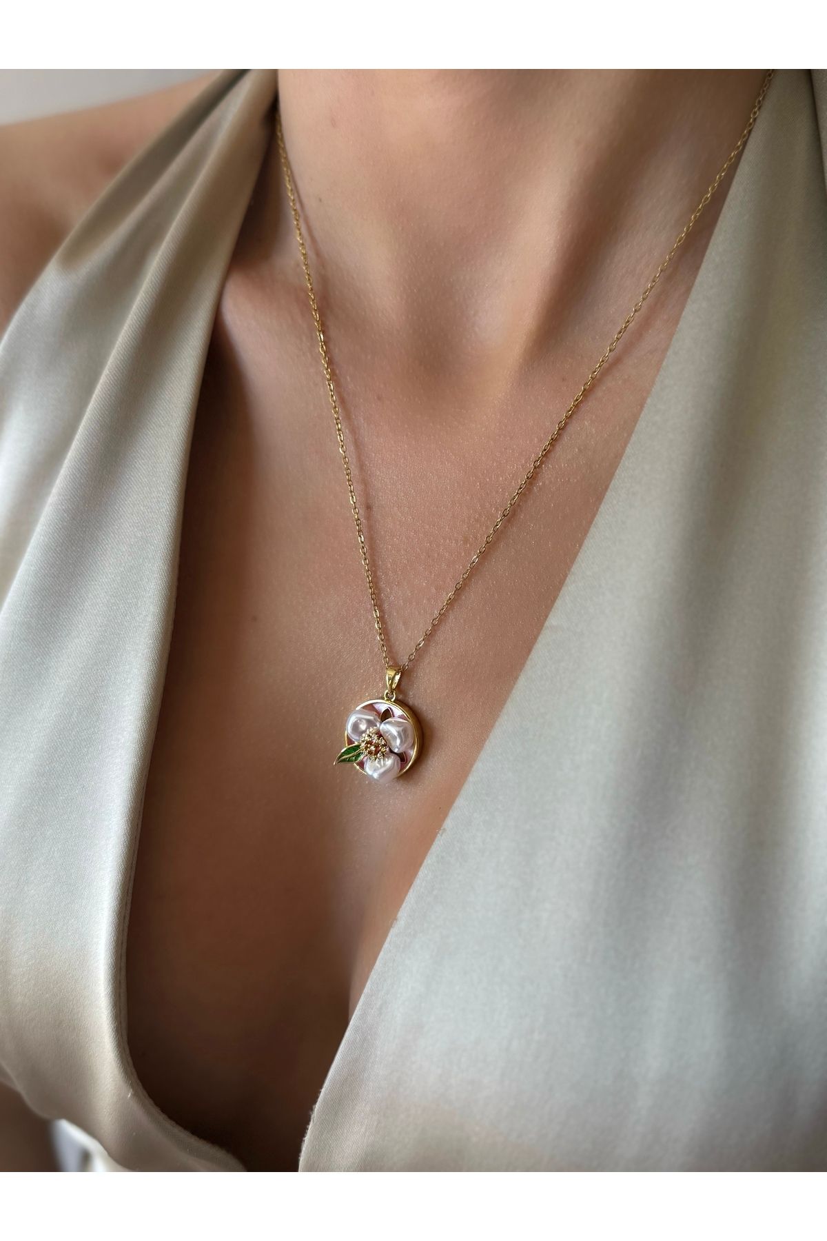 İNN JEWELLERY Çelik Kolye Kararmaz Çiçek Figürlü (2 YIL İTHALATÇI GARANTİLİ)