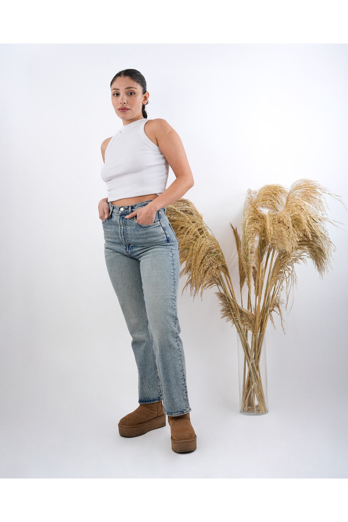 MODA Yüksek bel, düz paça kesimli jean