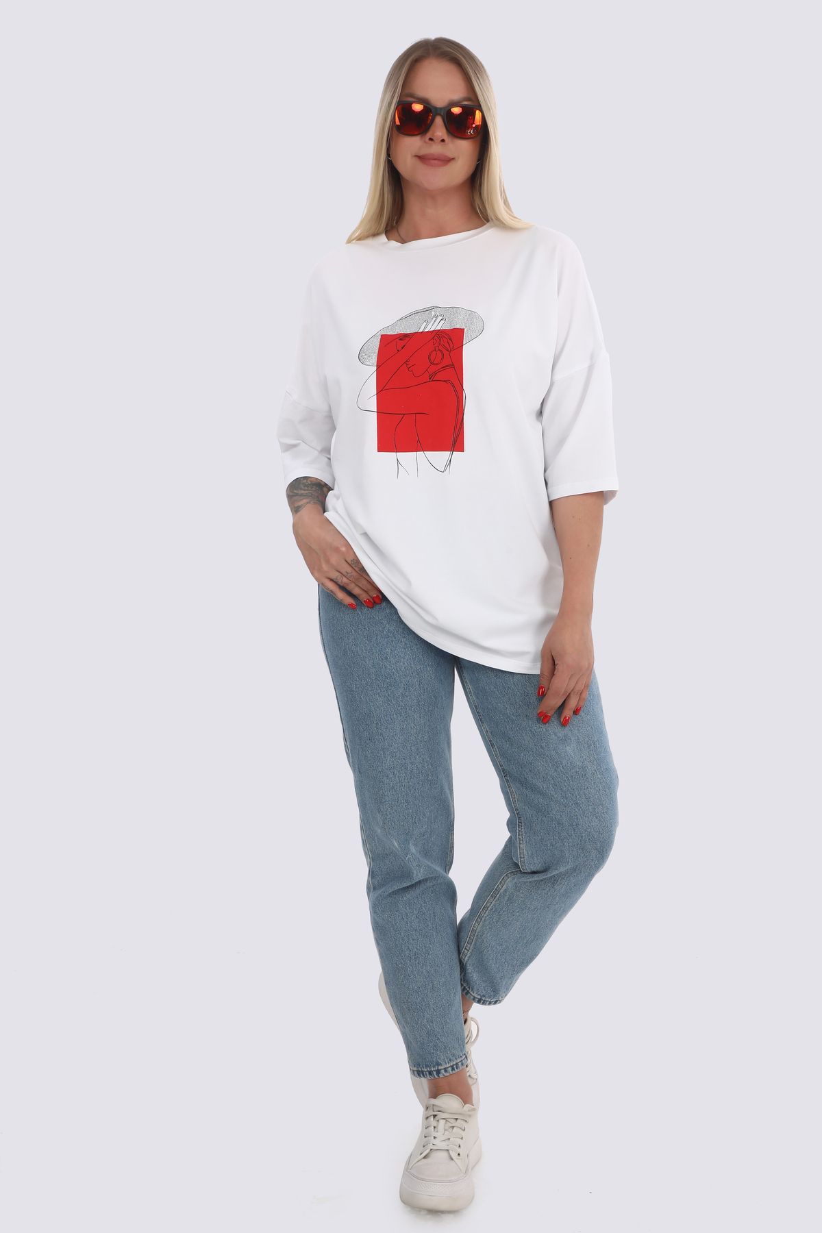 King Bee KRİSTAL TAŞ İŞLEMELİ VE DİJİTAL BASKI SUPREME KISA KOL BÜYÜK BEDEN RAHAT VE UZUN KESİM KADIN TSHIRT