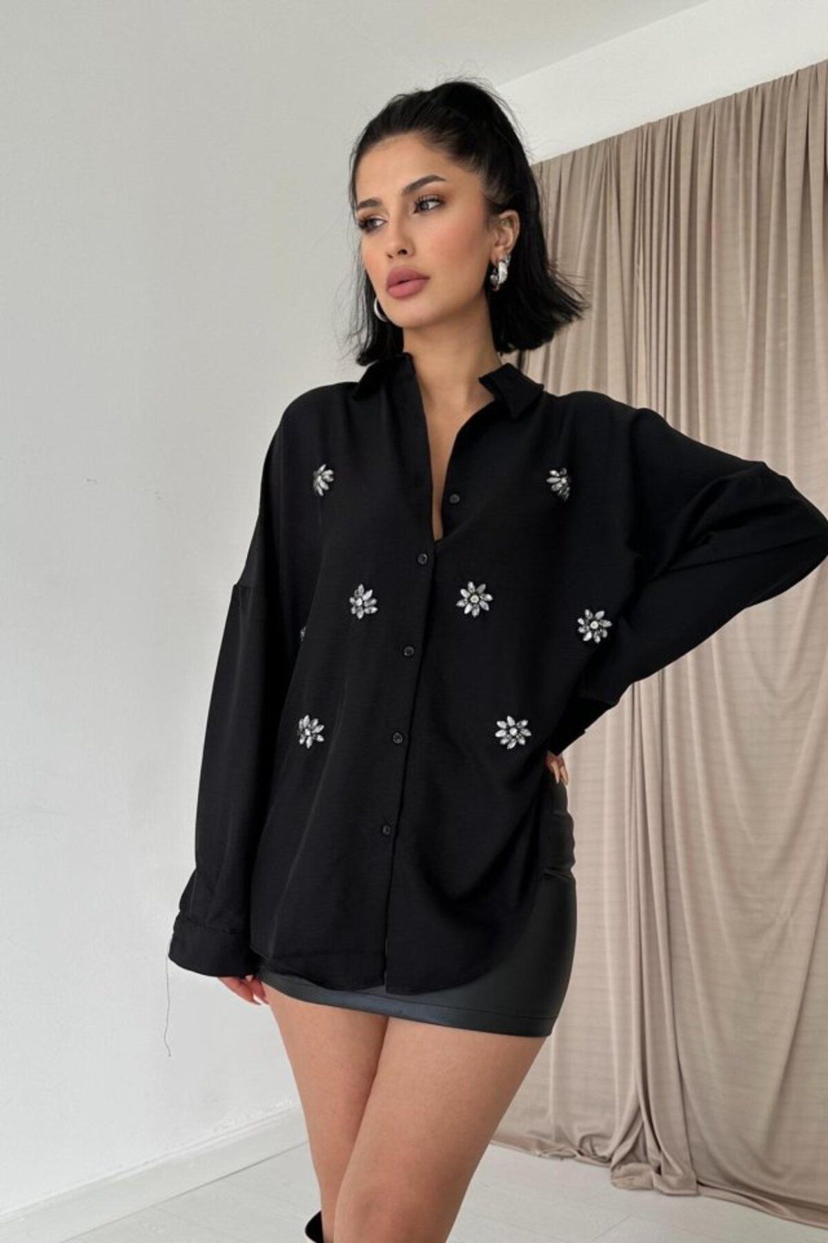 ARUZ MODA Siyah Taş İşlemeli Gömlek