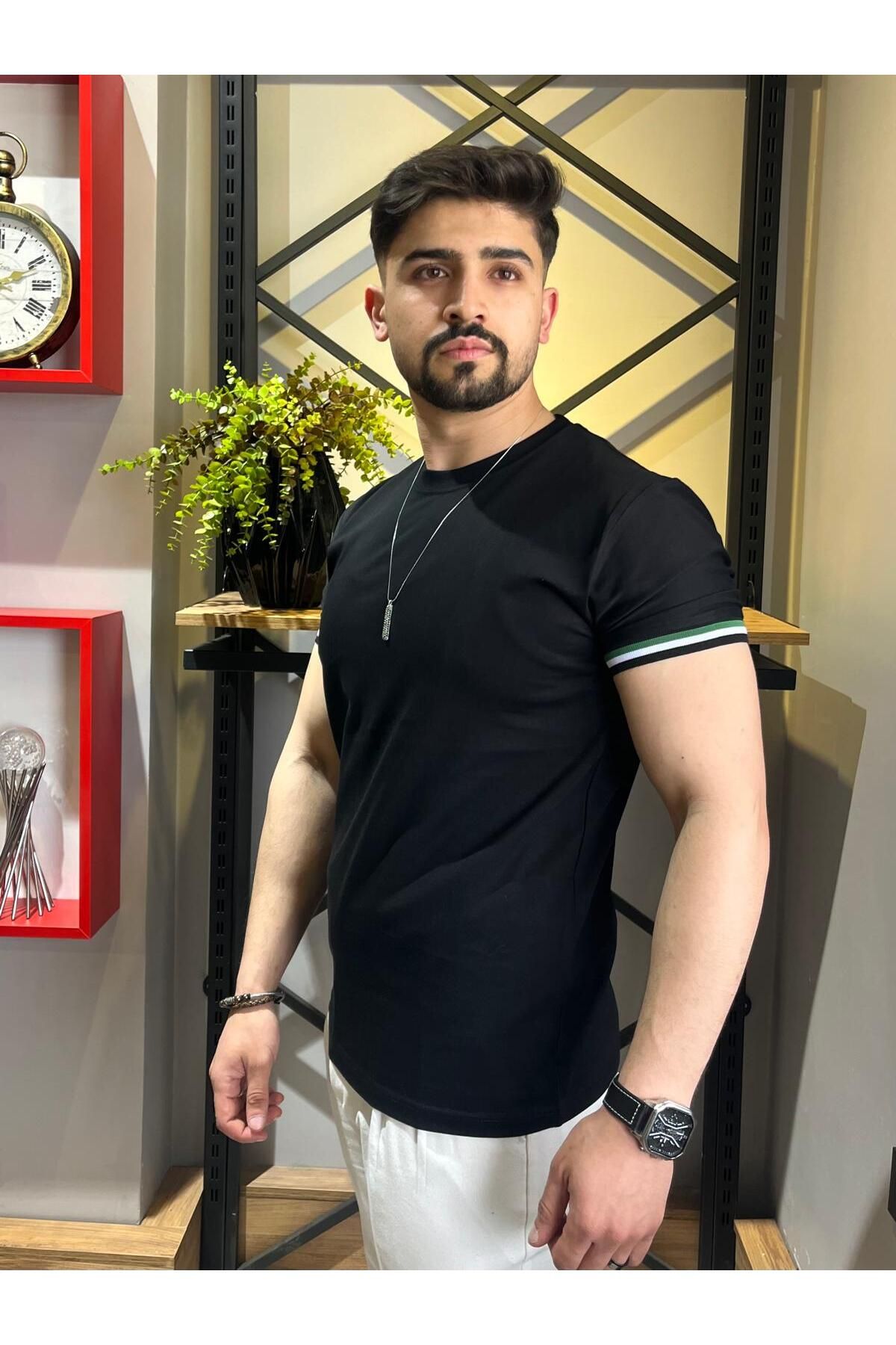 Butik Basic Yeşil Kol Bantlı Siyah Tişört